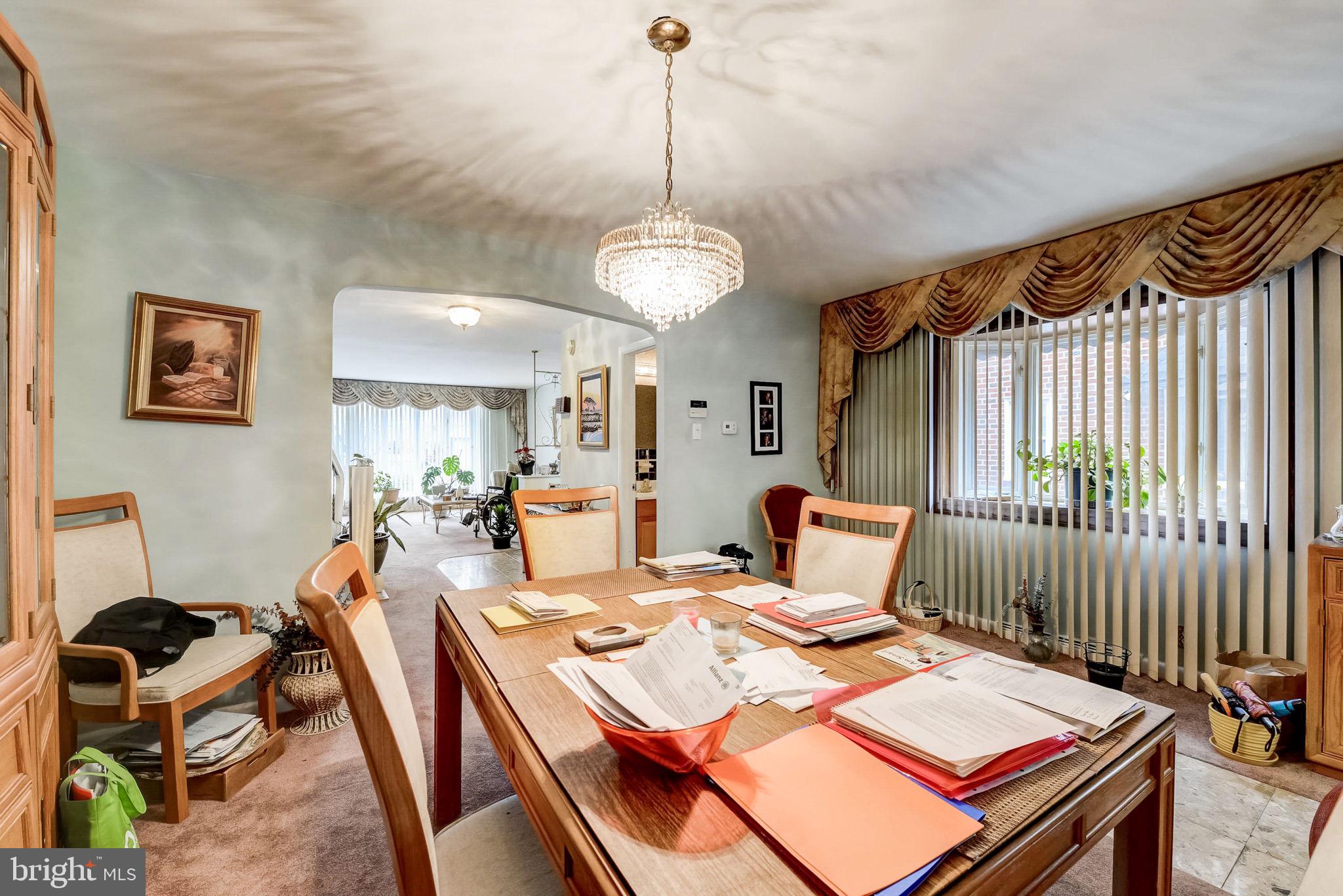 1209 E SYDNEY STREET