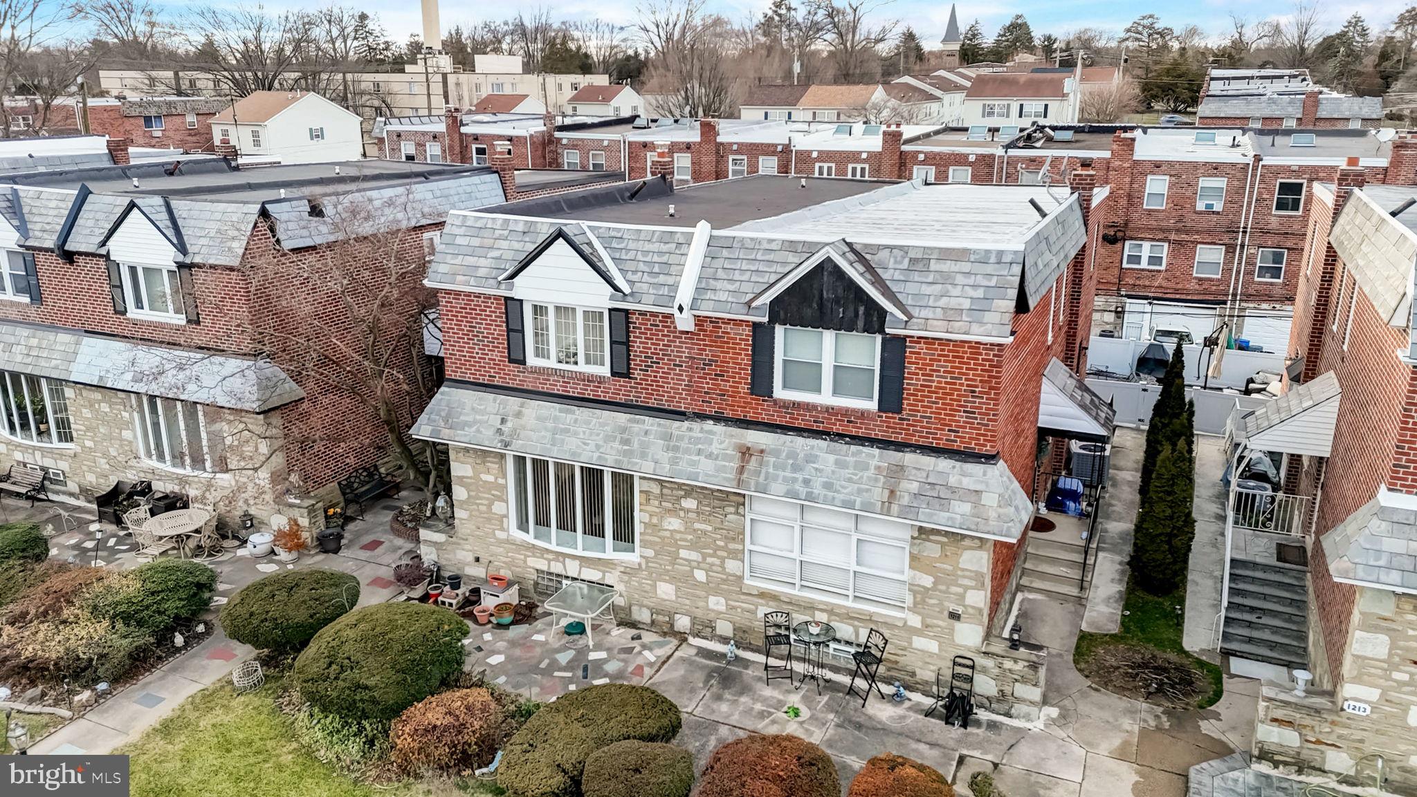 1209 E SYDNEY STREET