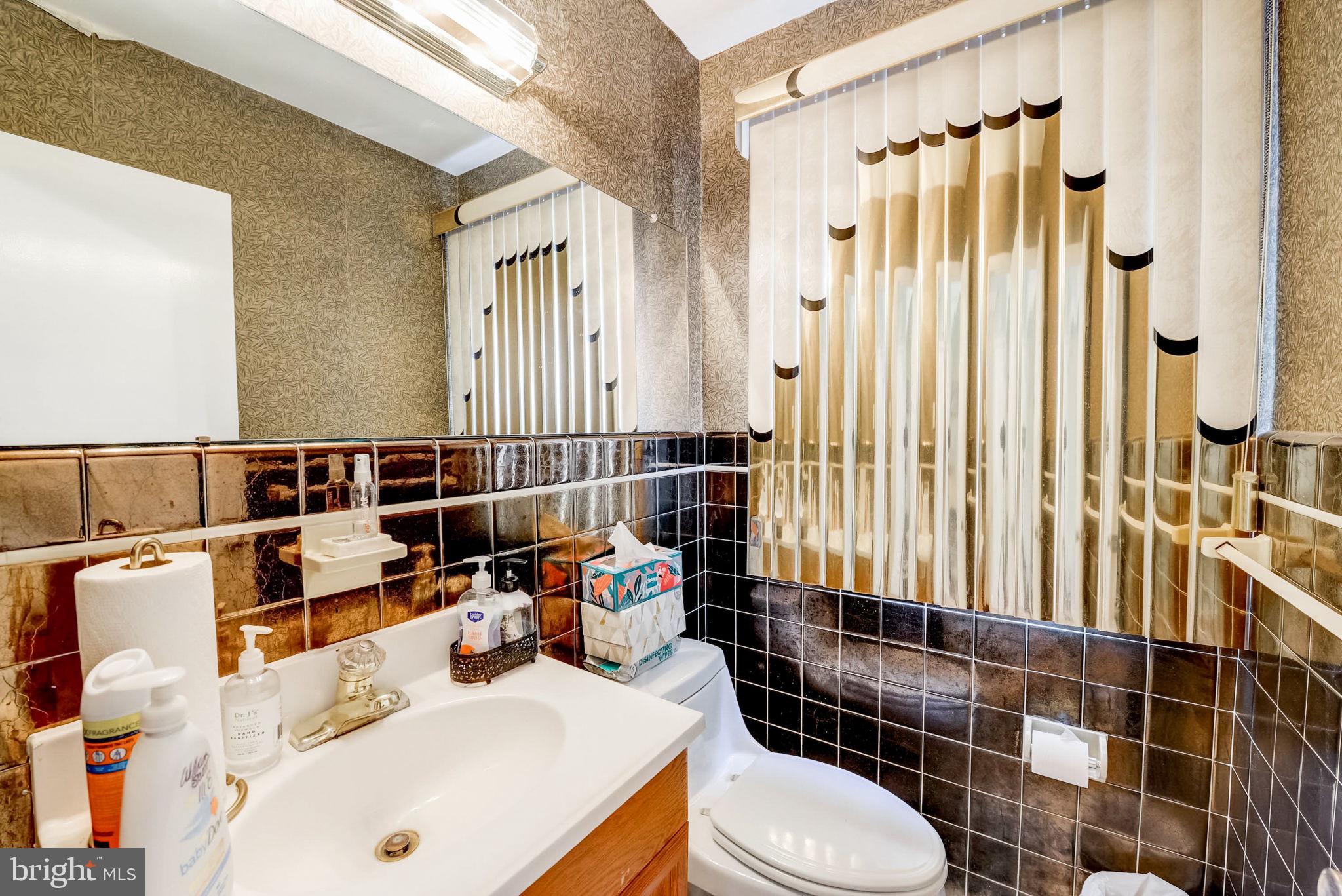 1209 E SYDNEY STREET