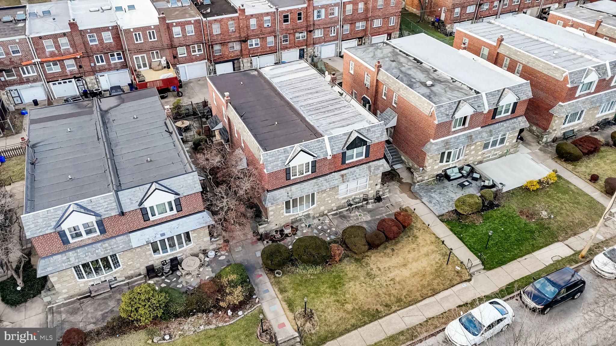 1209 E SYDNEY STREET