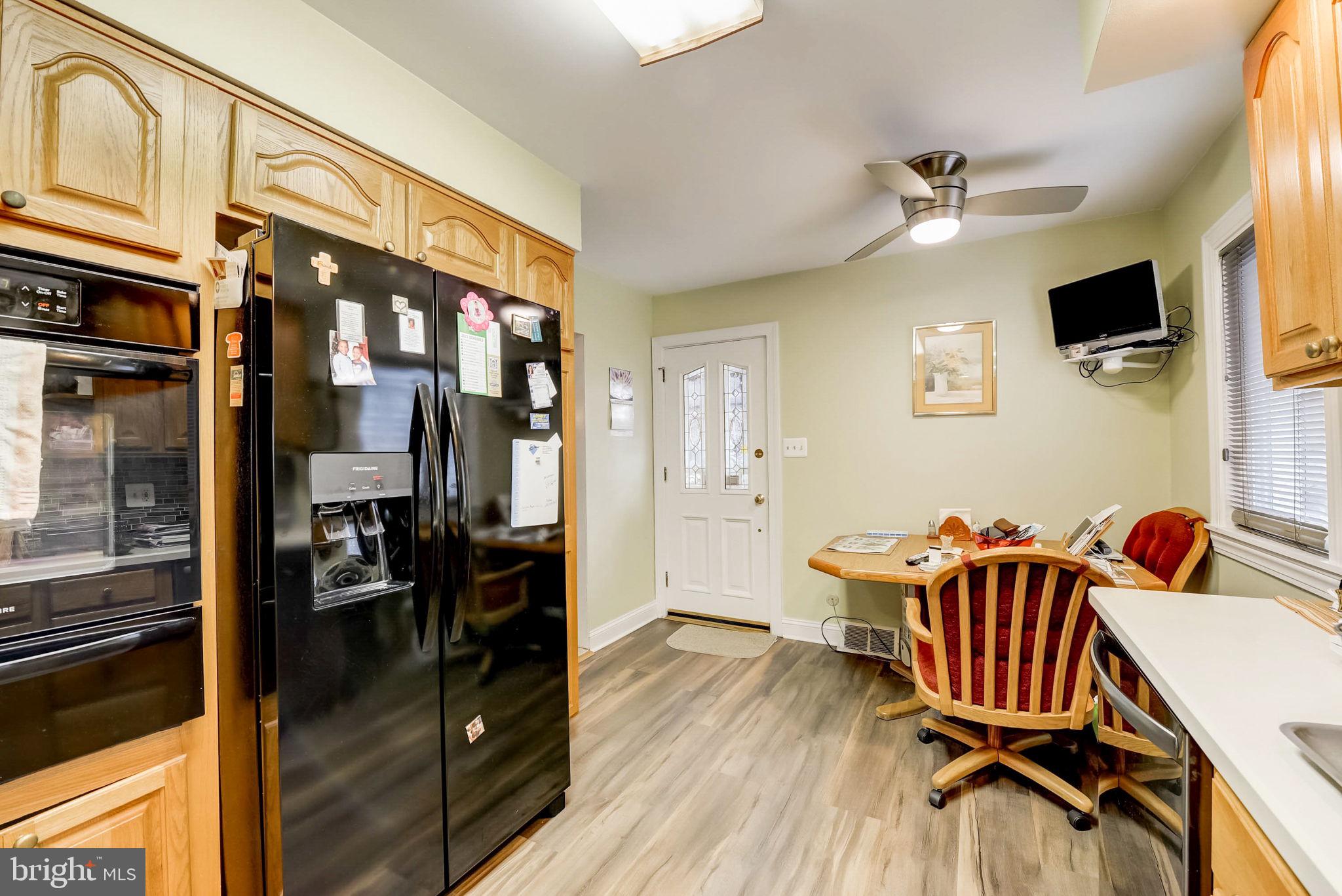 1209 E SYDNEY STREET