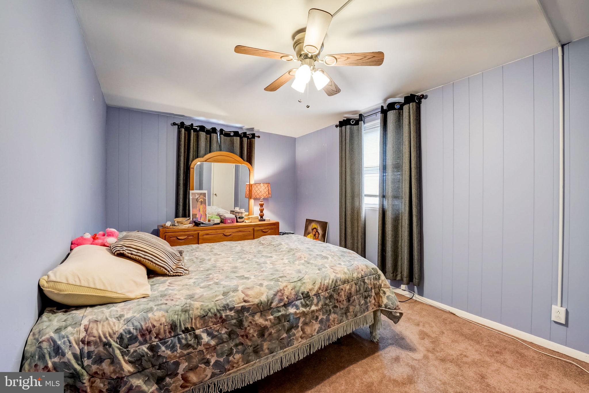 1209 E SYDNEY STREET