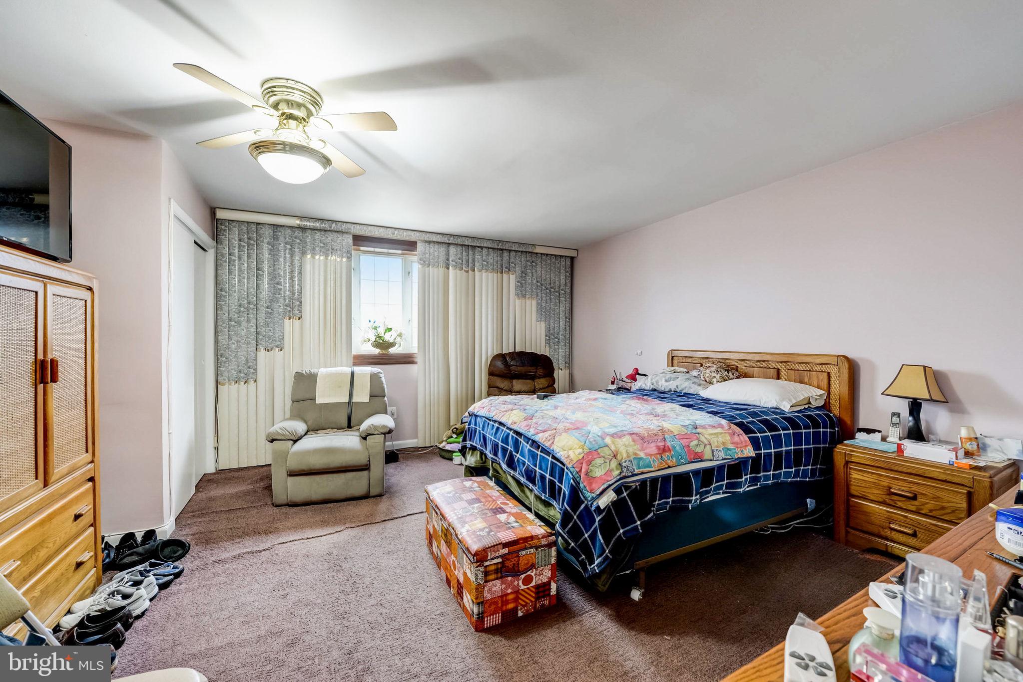 1209 E SYDNEY STREET