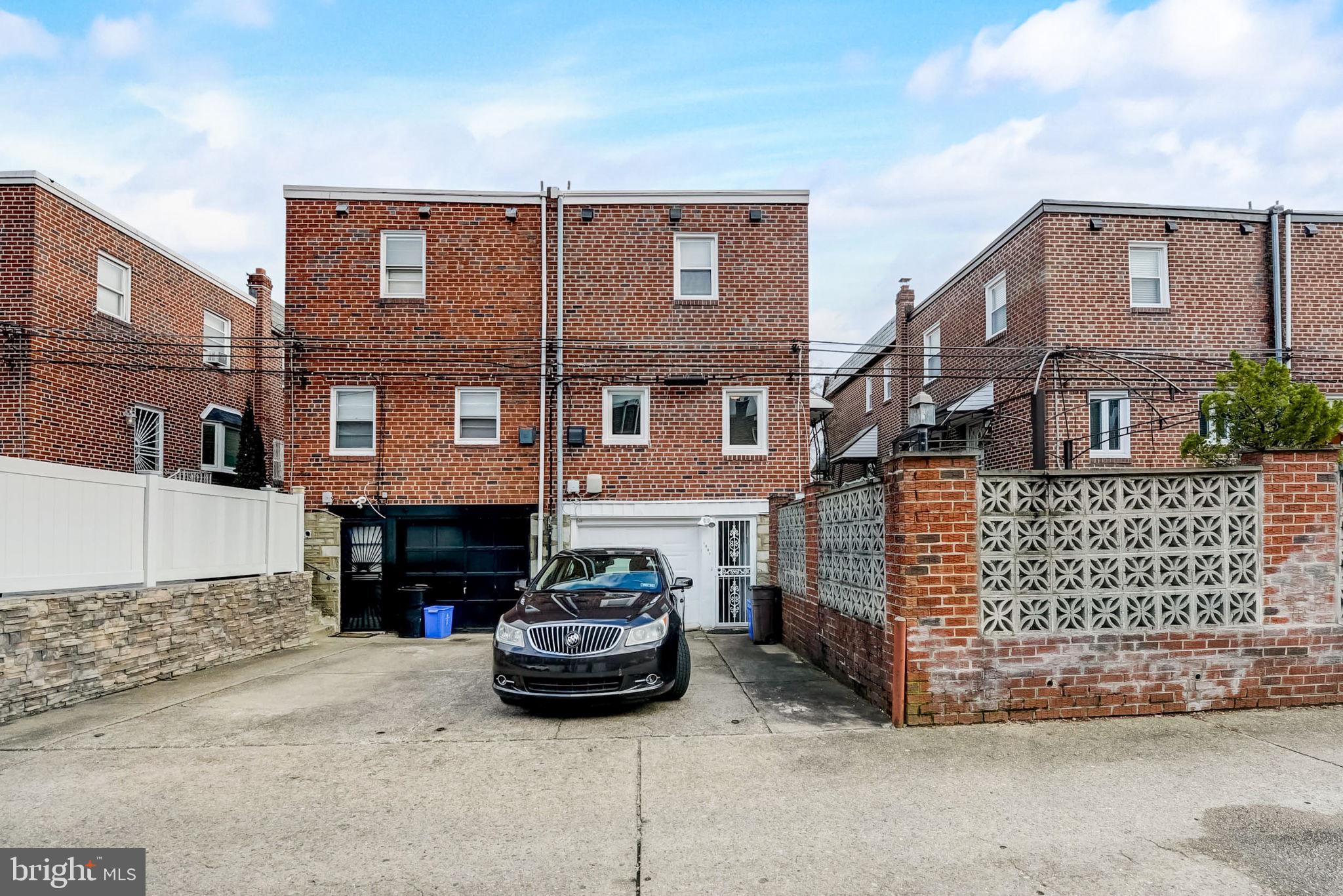 1209 E SYDNEY STREET