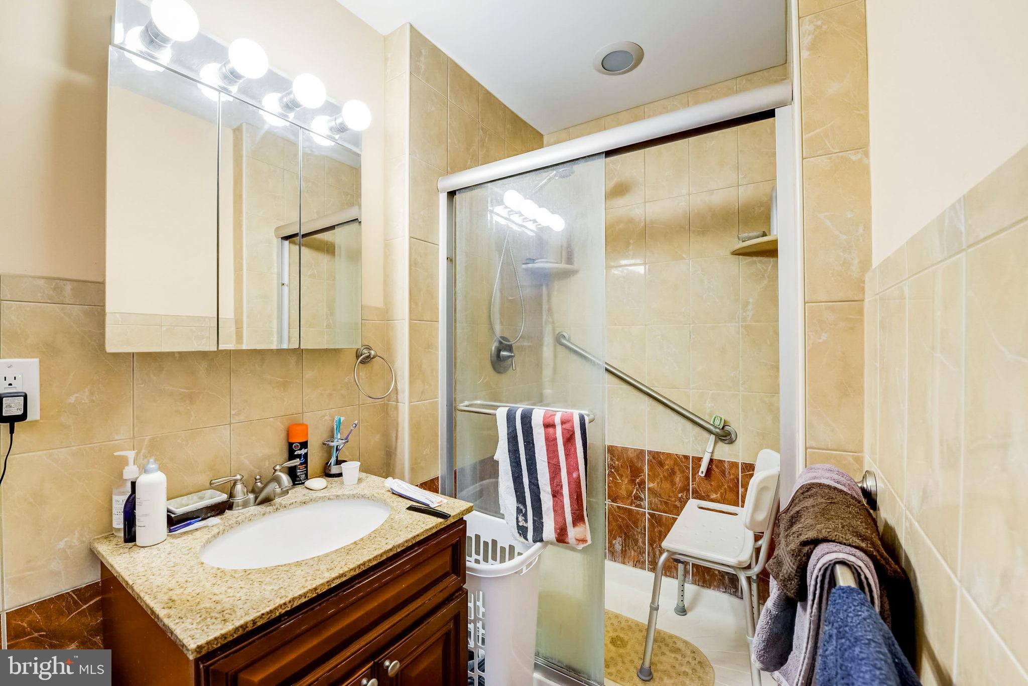 1209 E SYDNEY STREET