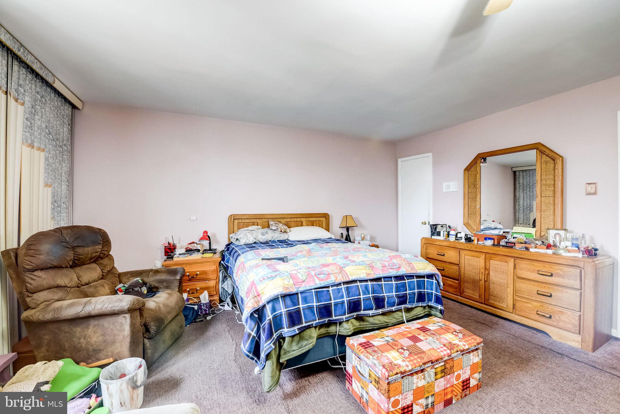 1209 E SYDNEY STREET