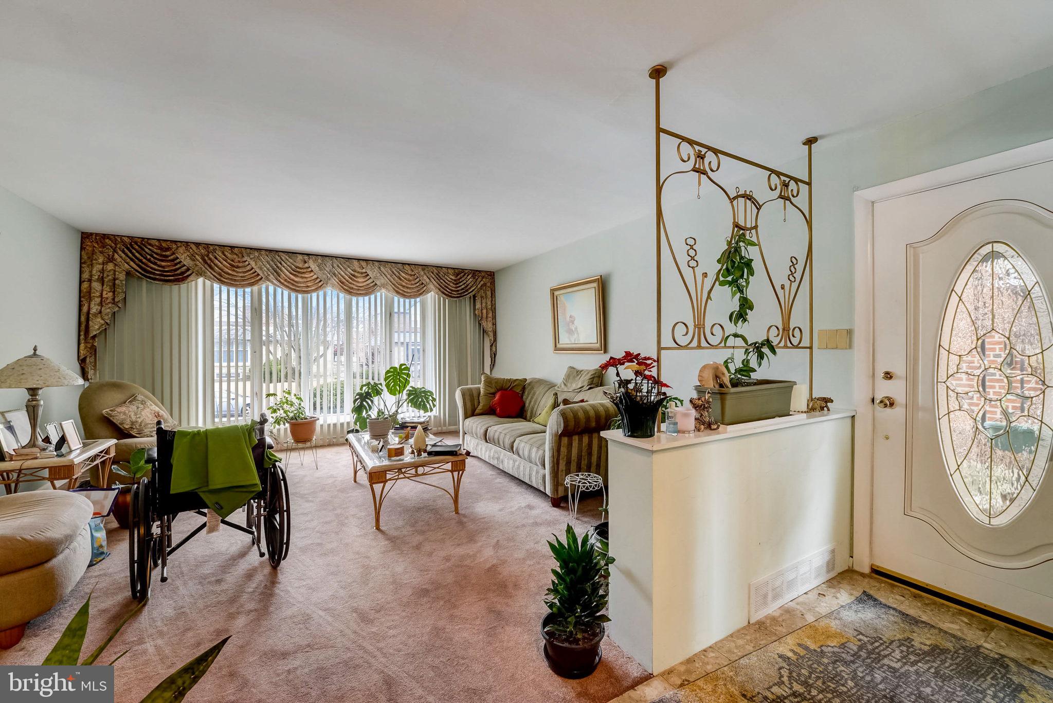 1209 E SYDNEY STREET