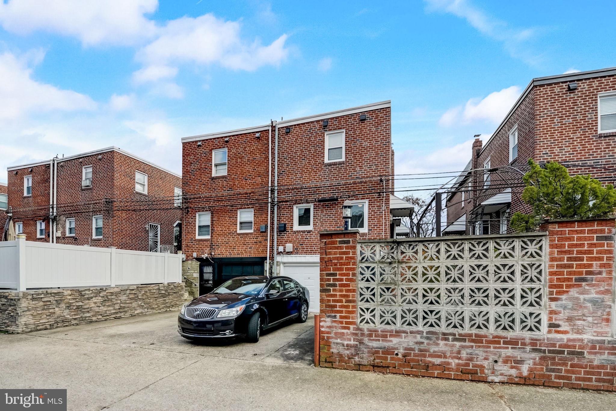 1209 E SYDNEY STREET