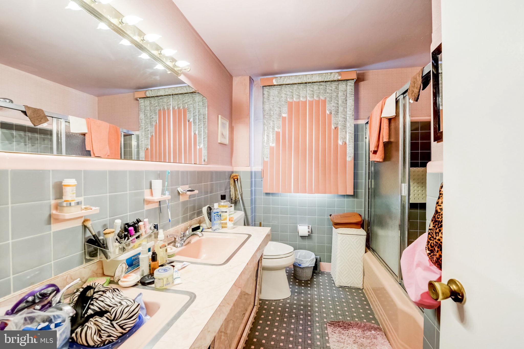 1209 E SYDNEY STREET