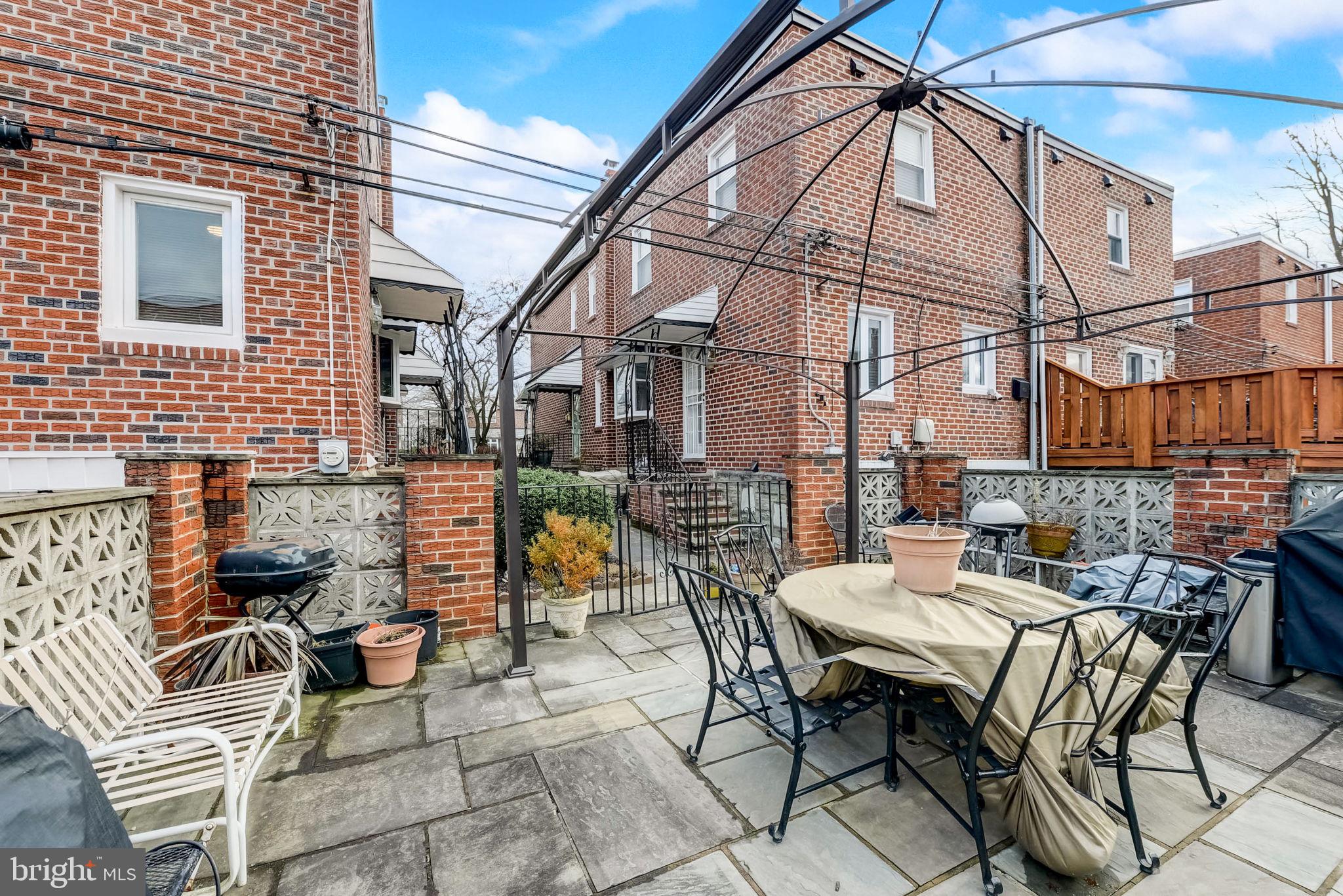 1209 E SYDNEY STREET