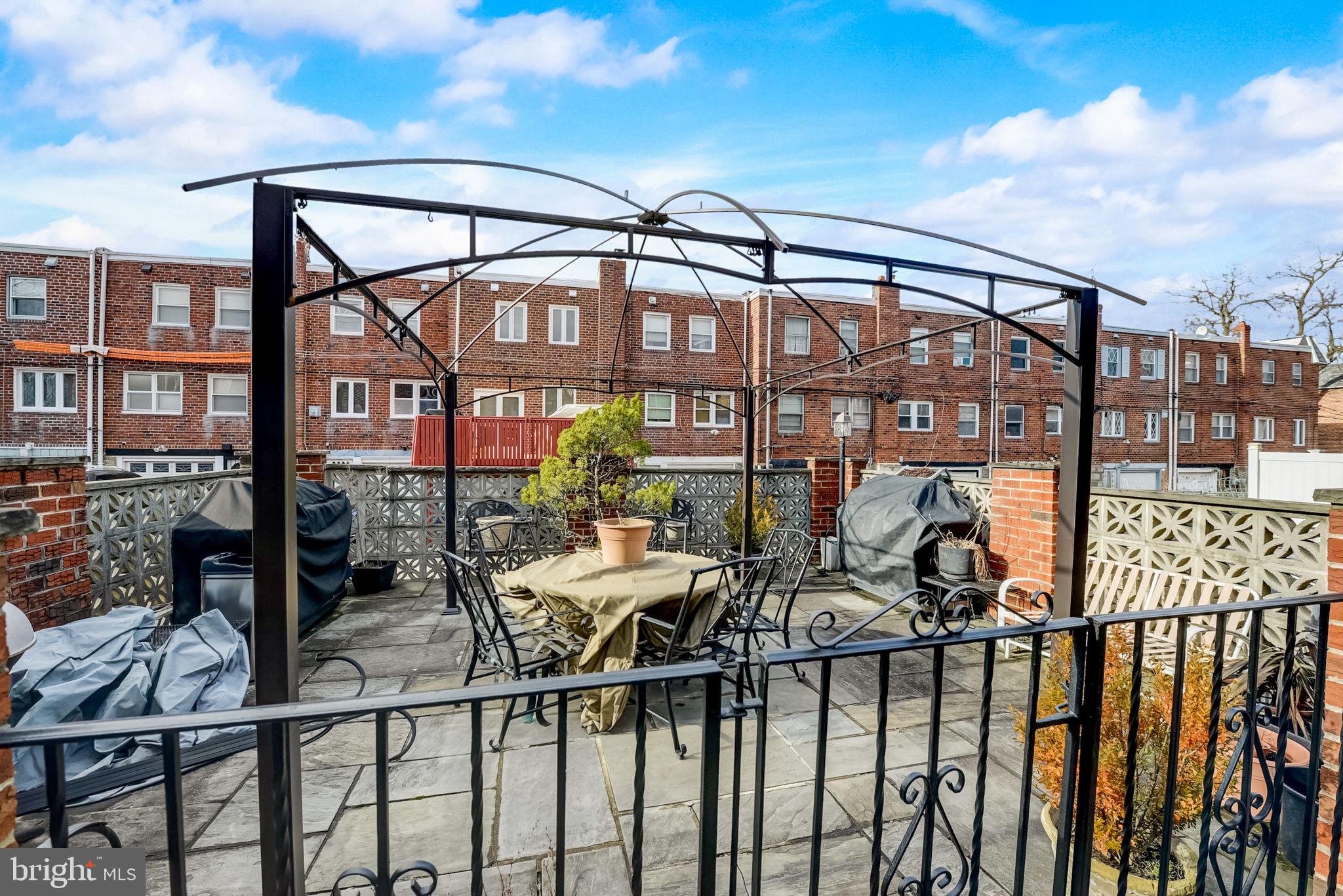 1209 E SYDNEY STREET