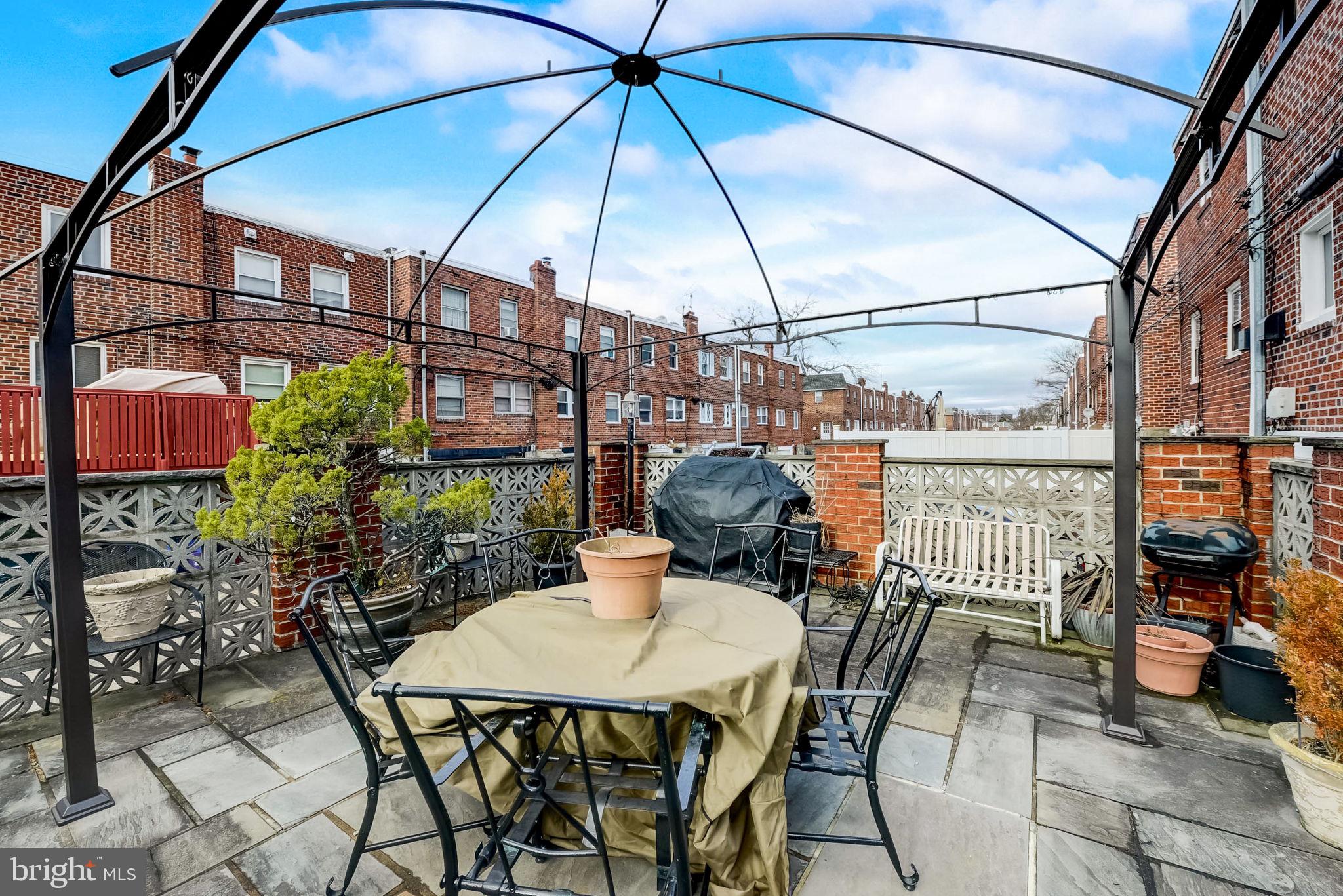 1209 E SYDNEY STREET