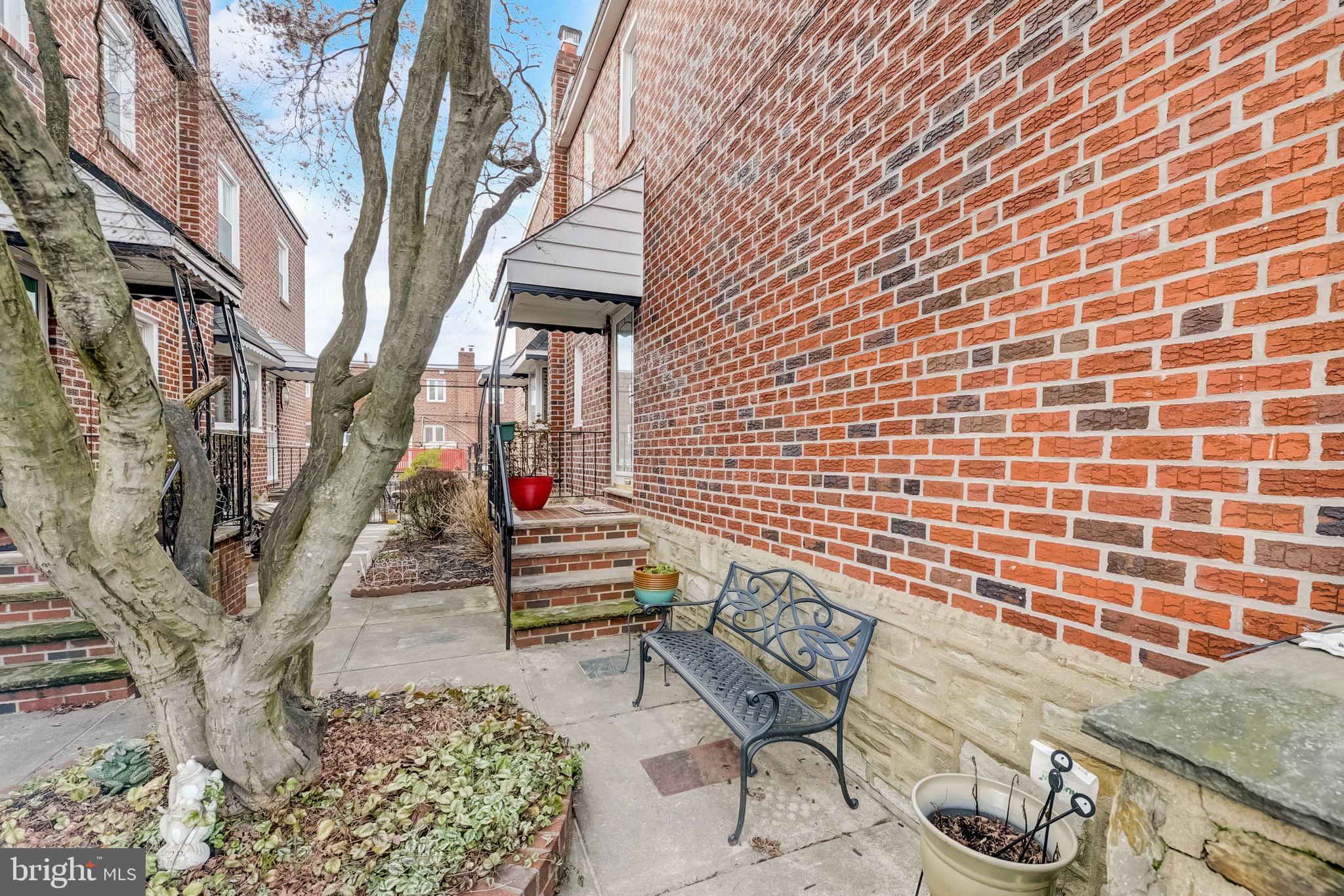 1209 E SYDNEY STREET