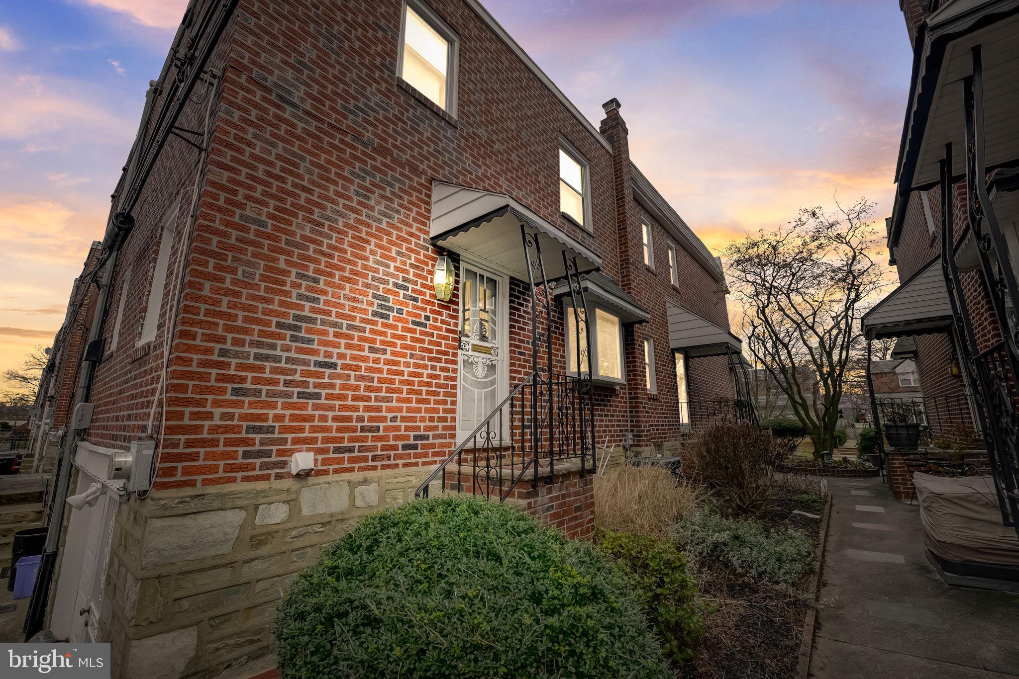 1209 E SYDNEY STREET