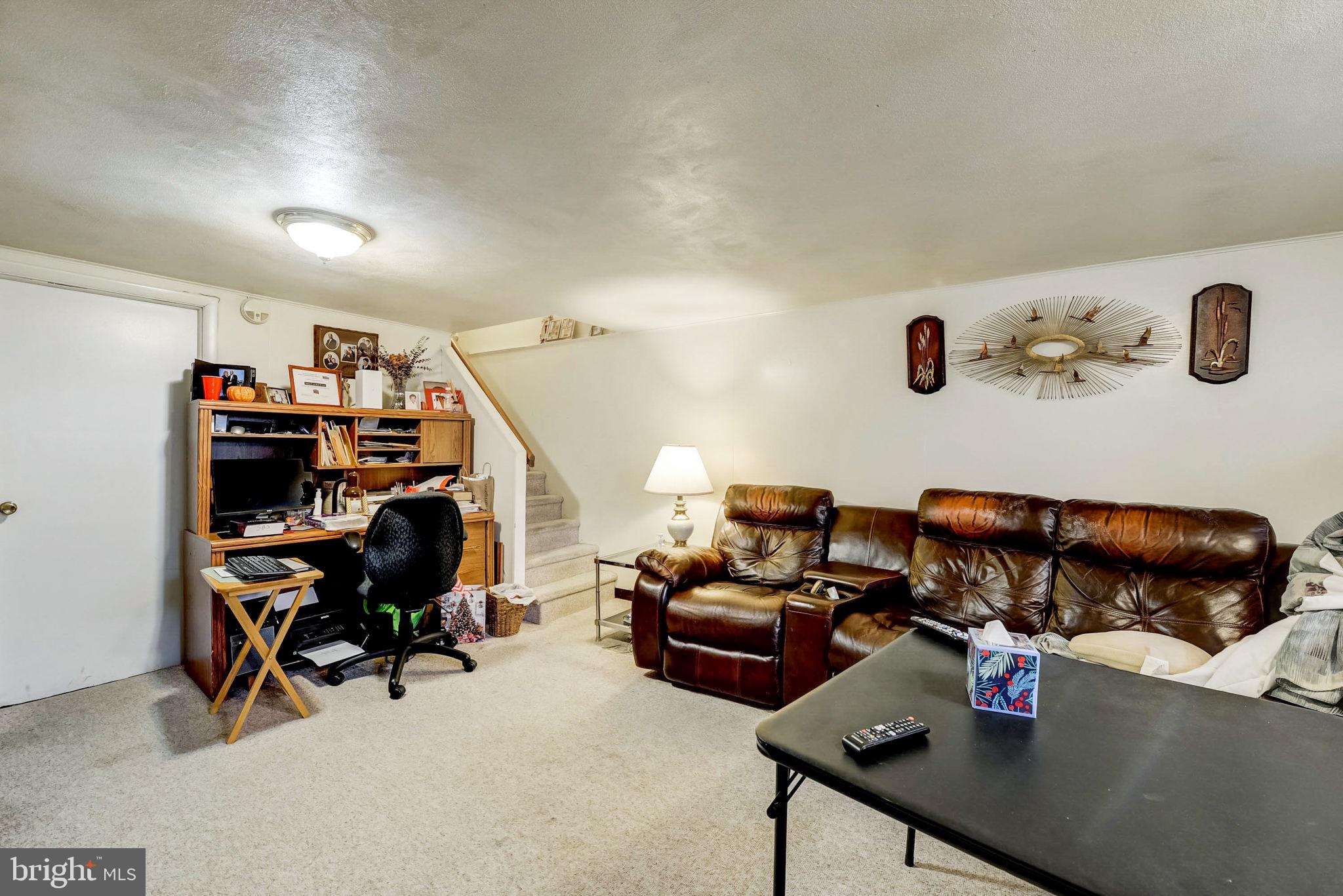 1209 E SYDNEY STREET