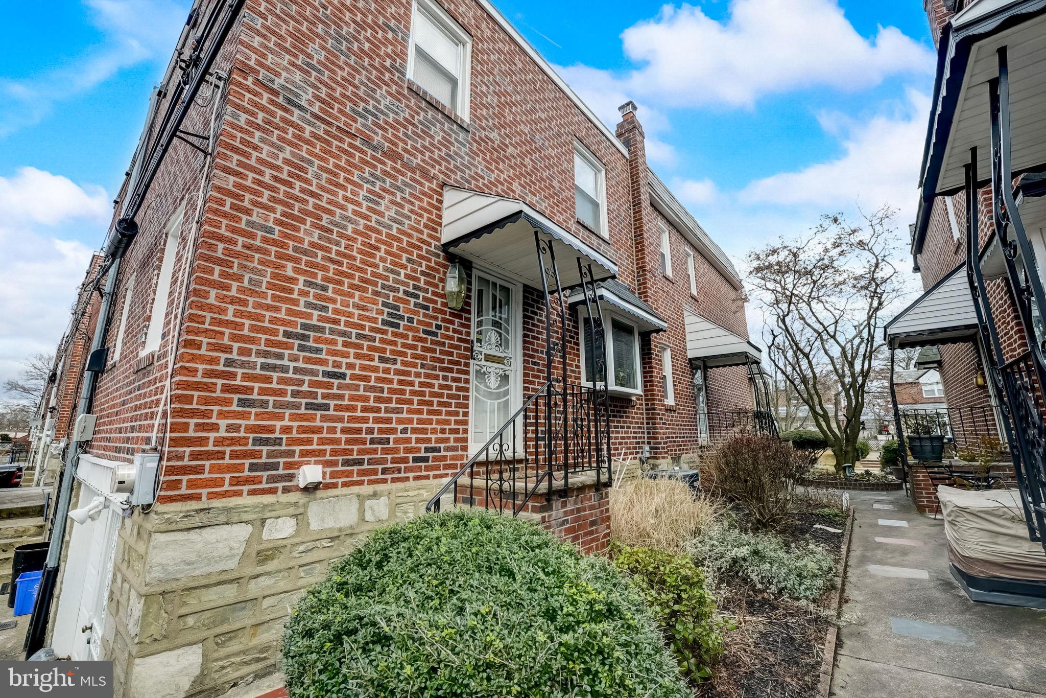 1209 E SYDNEY STREET