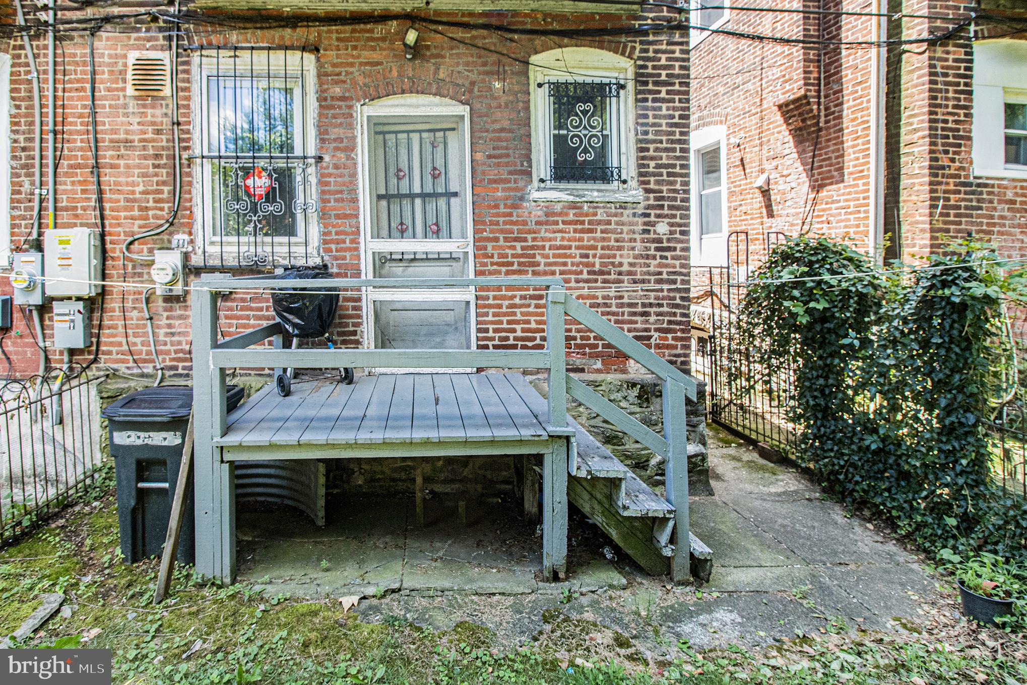 1313 W ELEANOR STREET