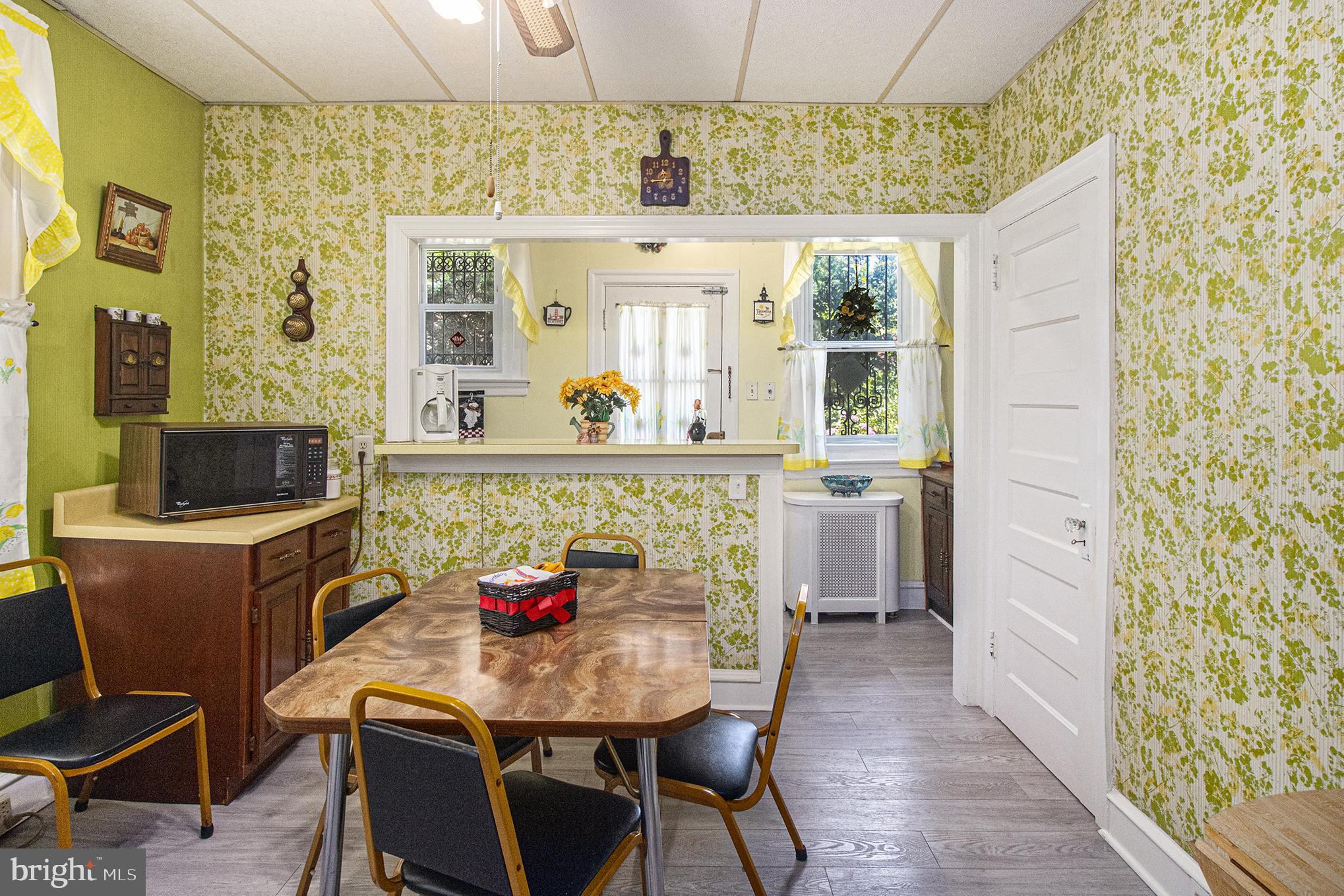 1313 W ELEANOR STREET