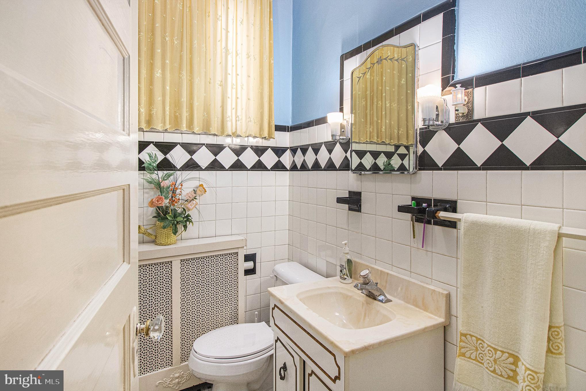 1313 W ELEANOR STREET