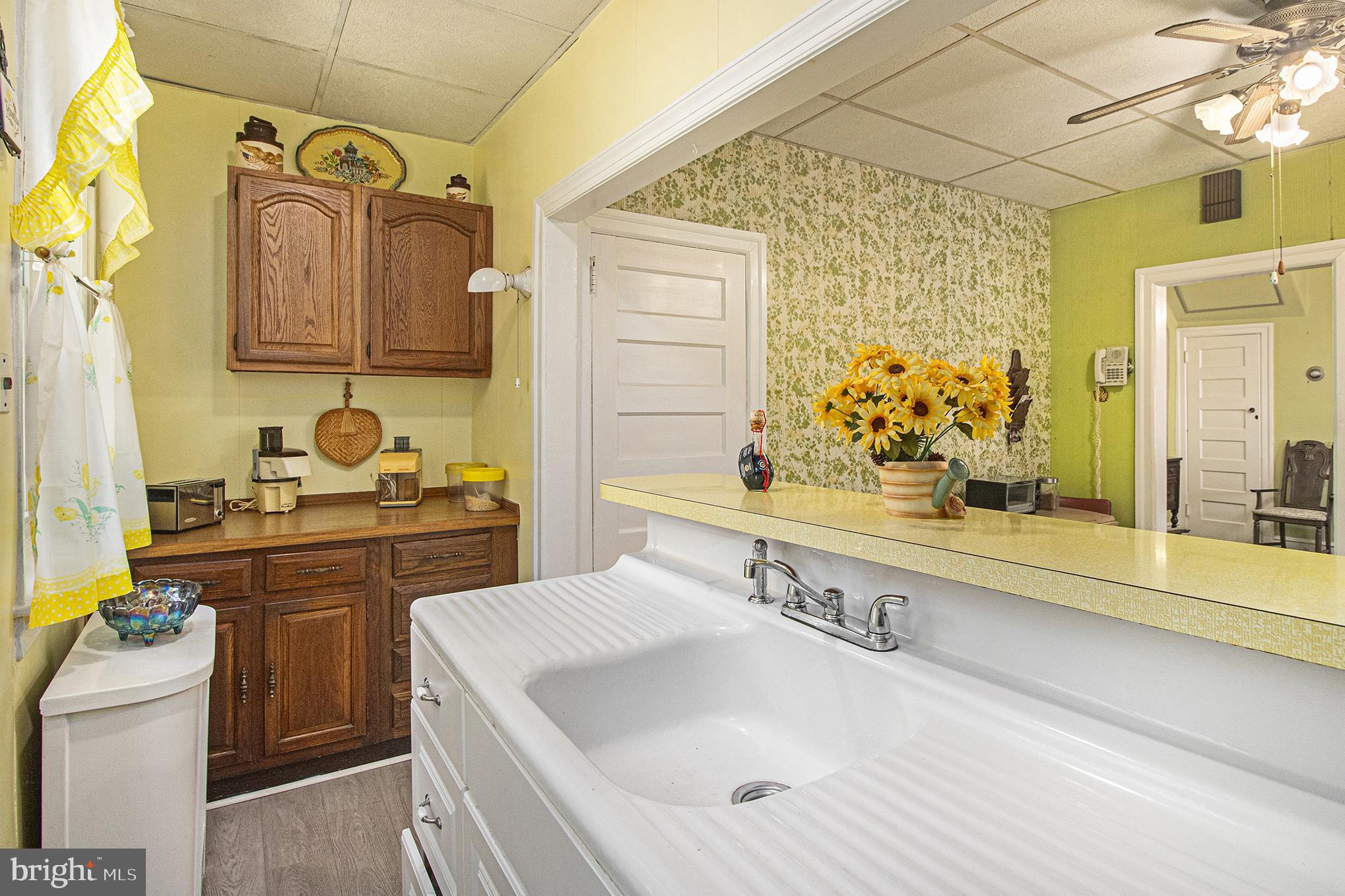 1313 W ELEANOR STREET