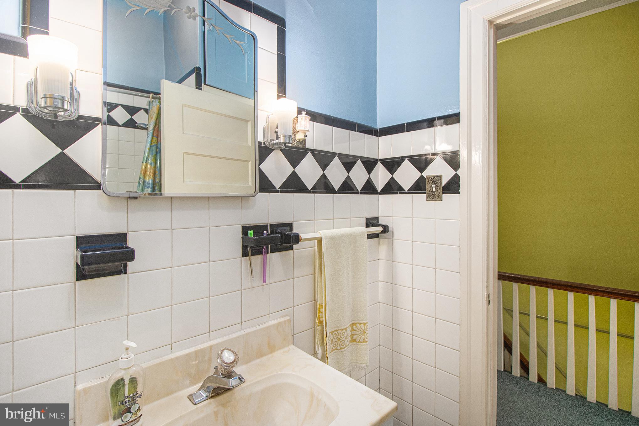 1313 W ELEANOR STREET