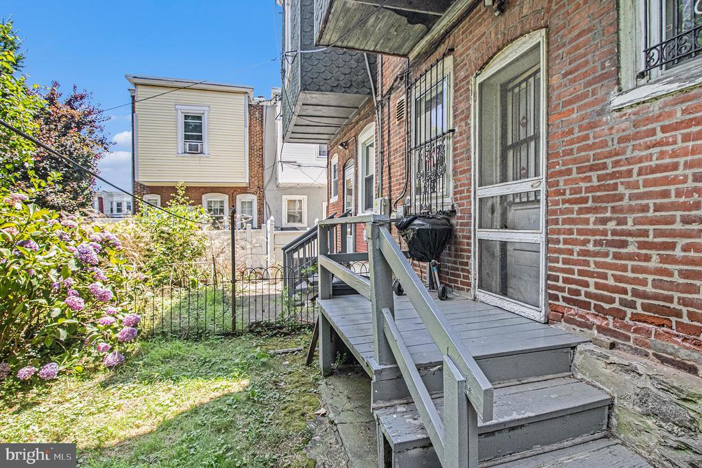 1313 W ELEANOR STREET