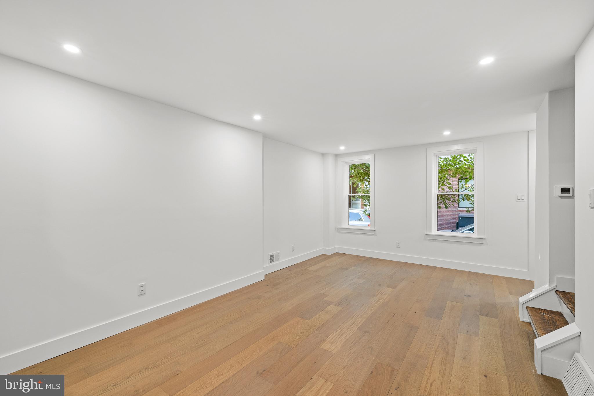 1235 E OXFORD STREET