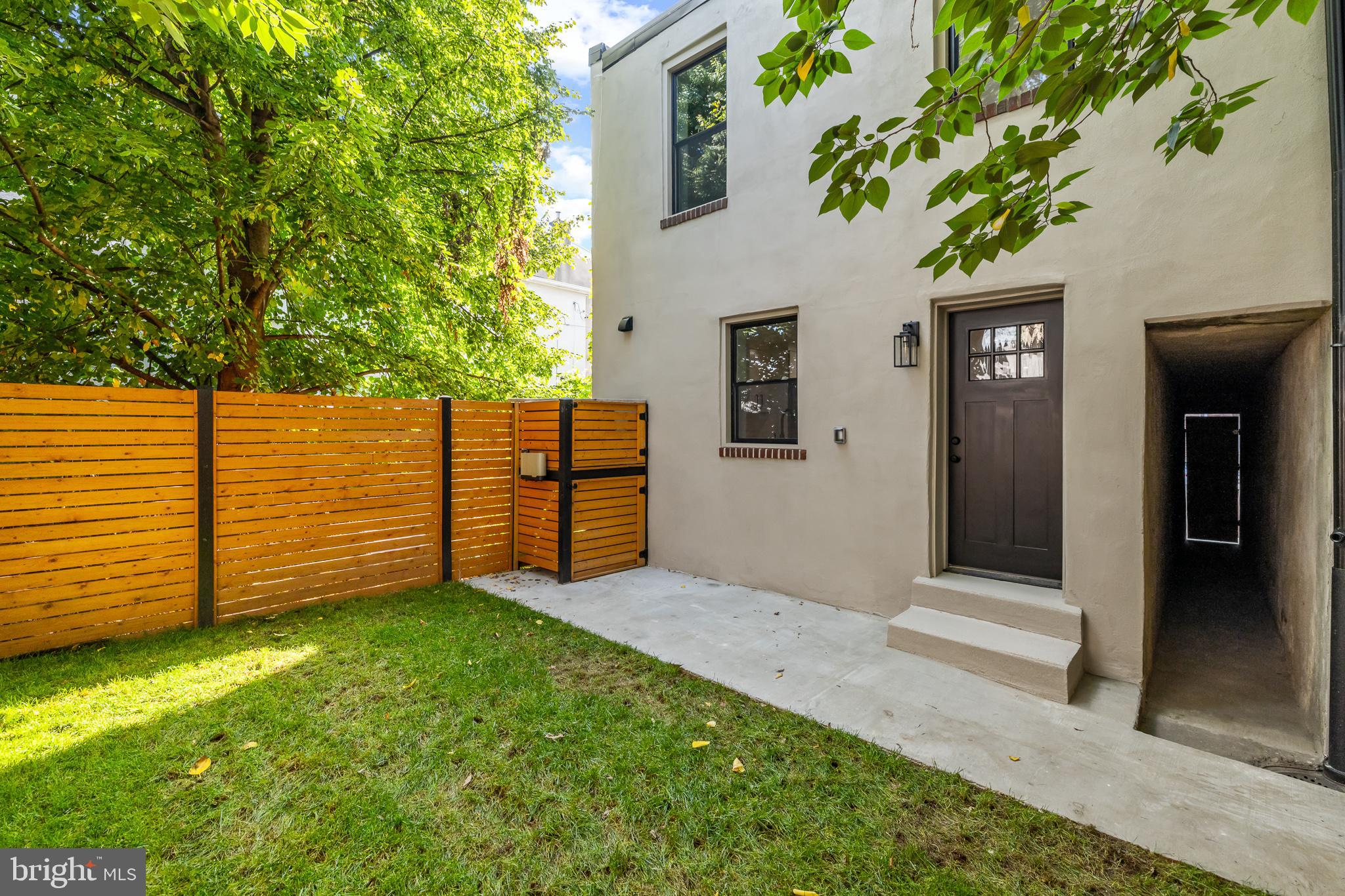 1235 E OXFORD STREET