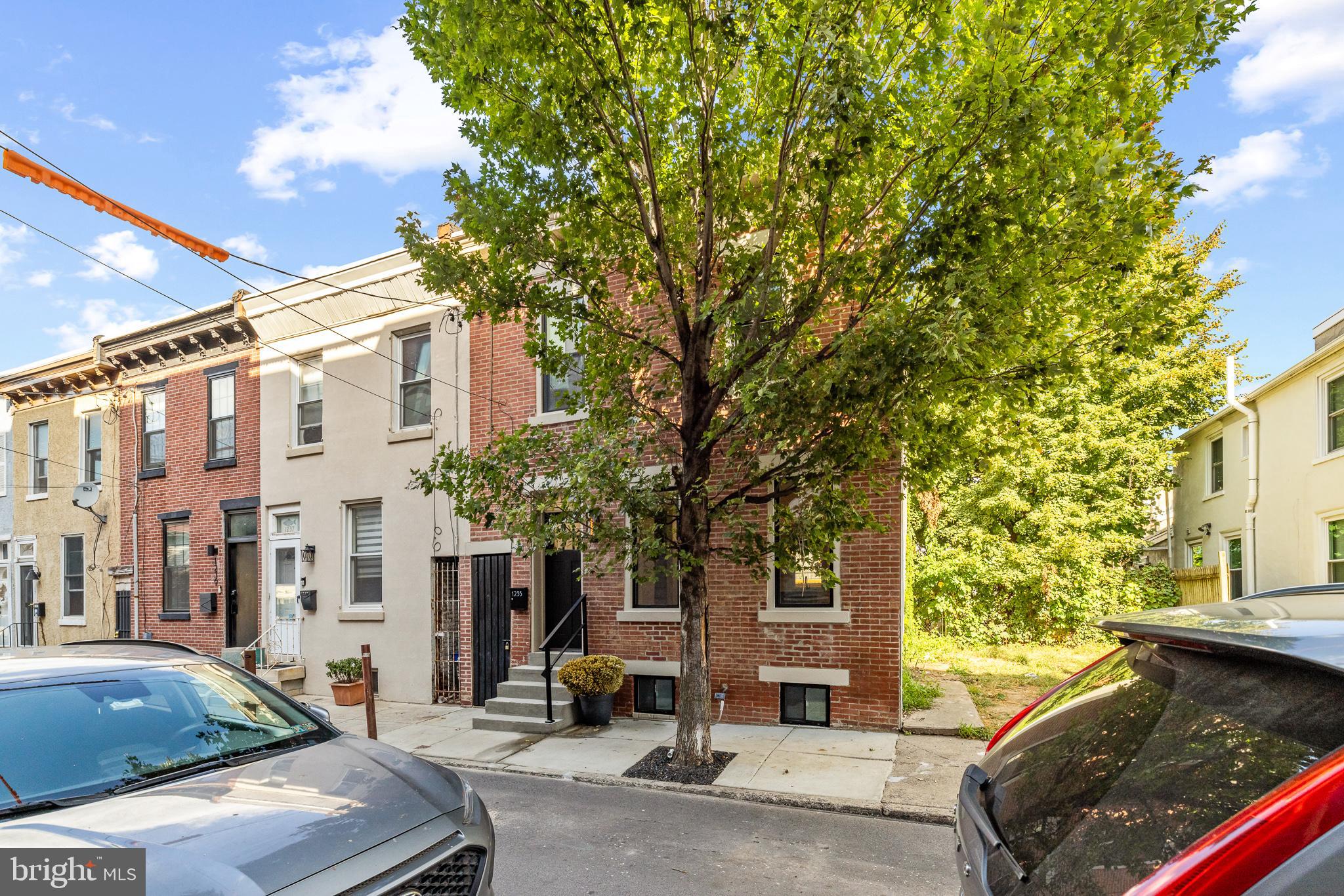 1235 E OXFORD STREET