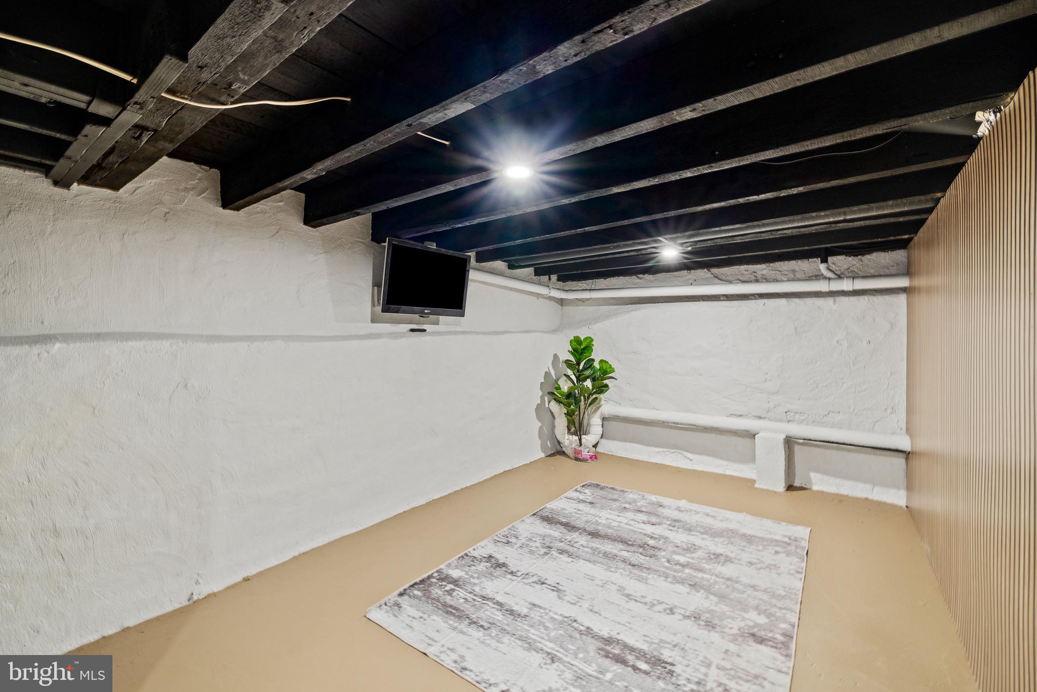 1235 E OXFORD STREET