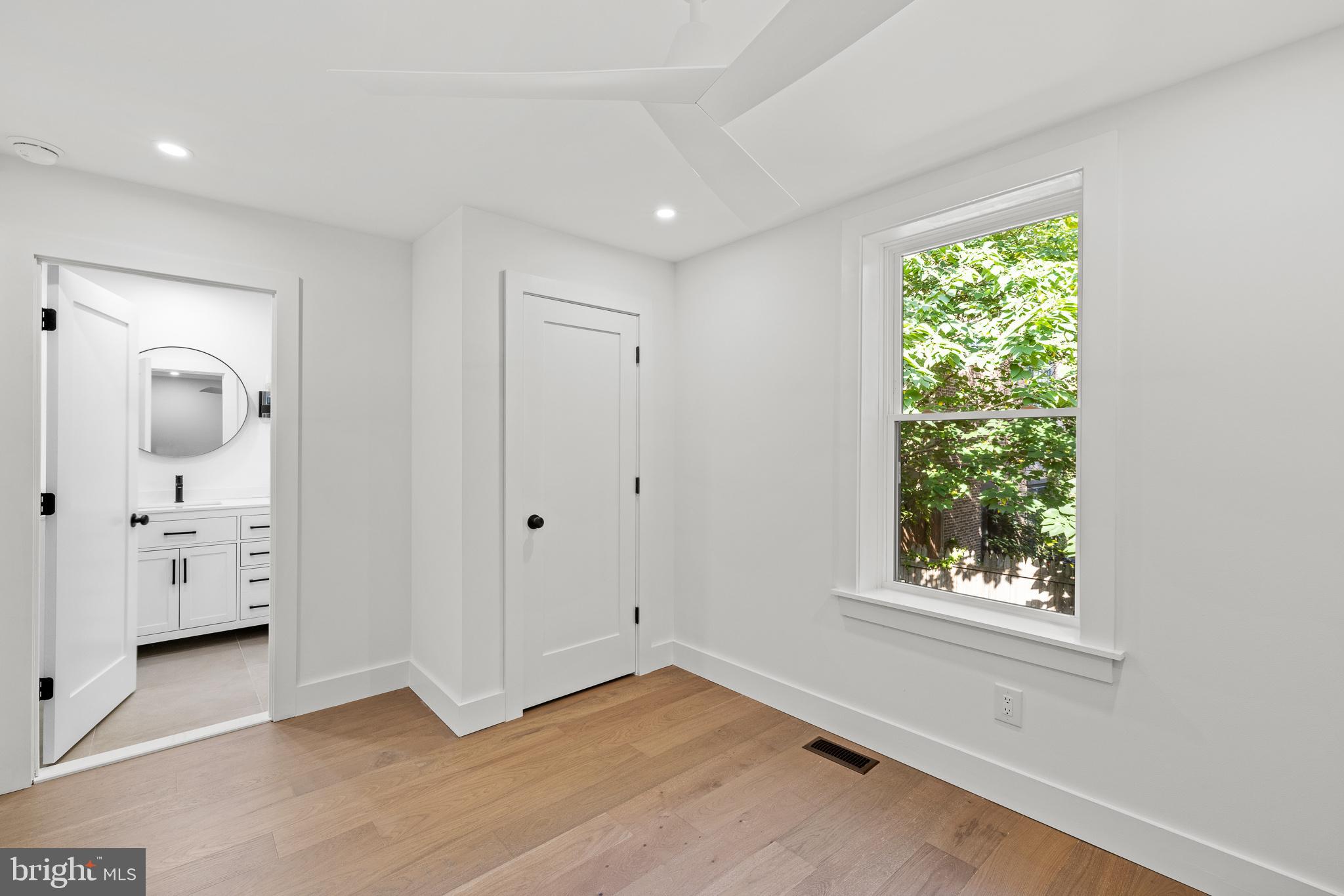 1235 E OXFORD STREET