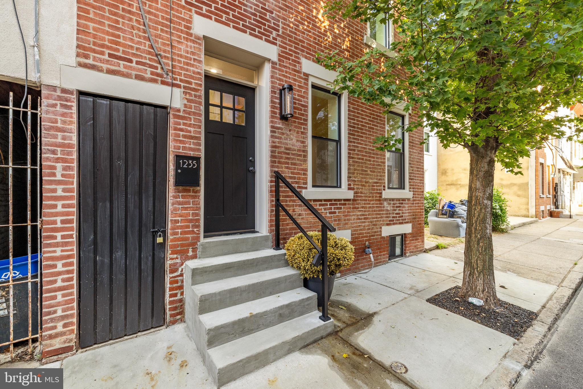 1235 E OXFORD STREET