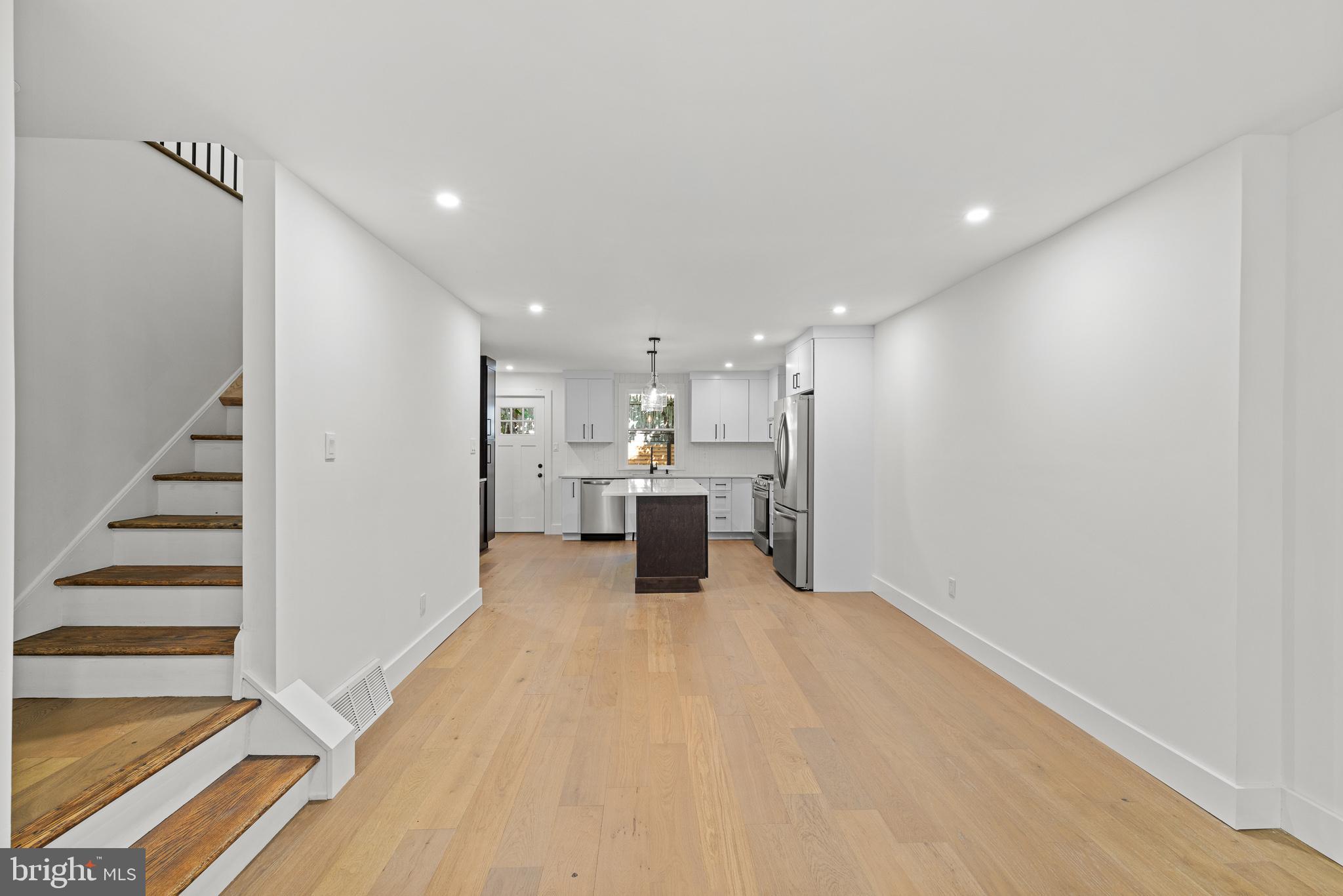 1235 E OXFORD STREET