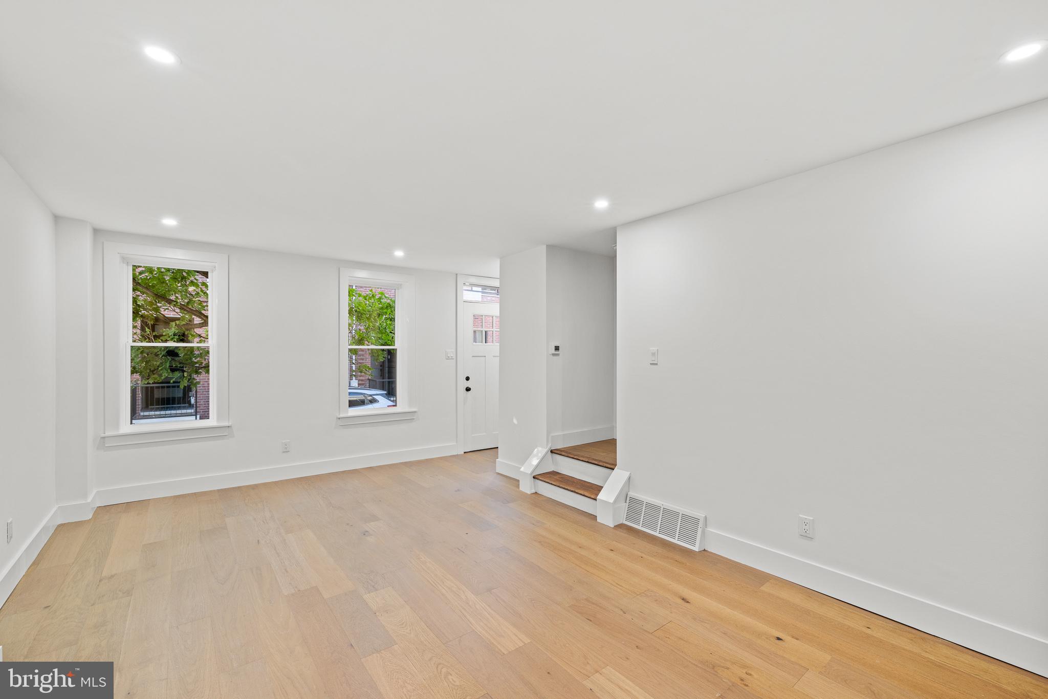 1235 E OXFORD STREET