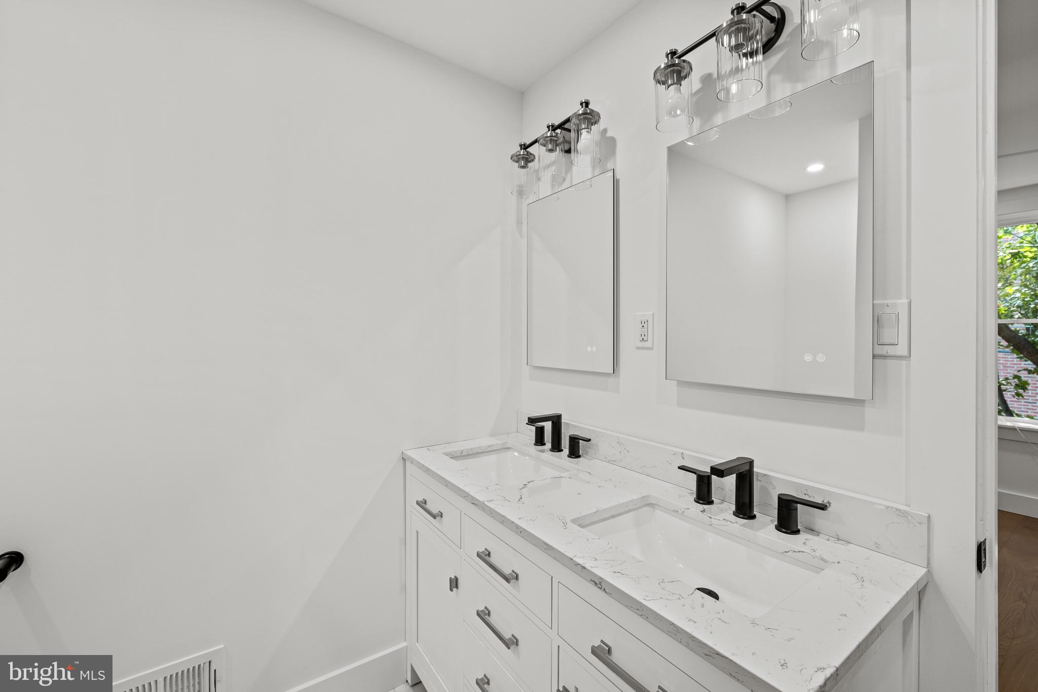 1235 E OXFORD STREET