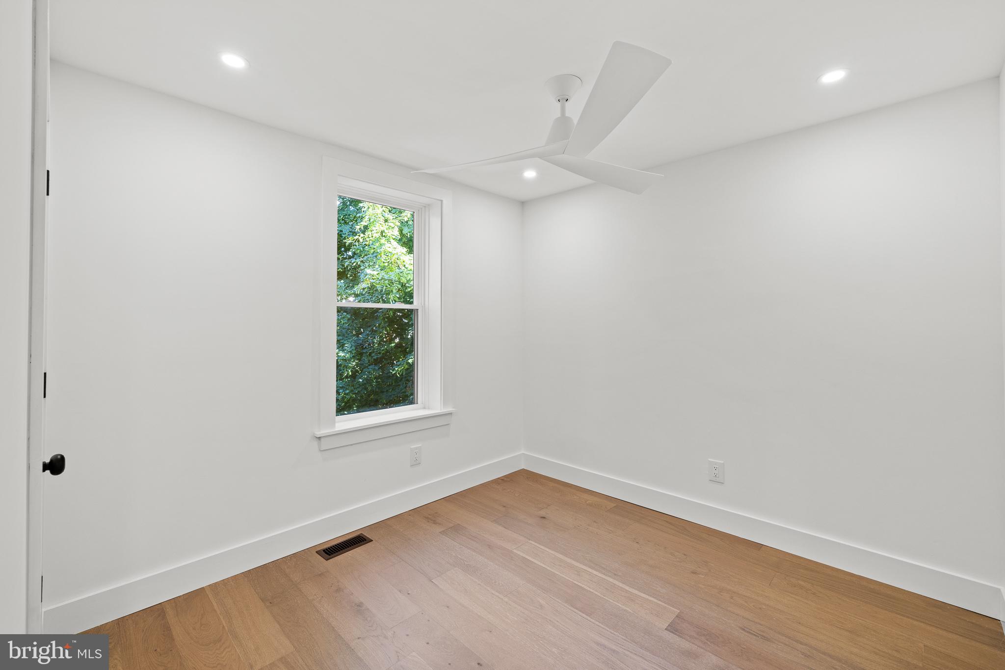 1235 E OXFORD STREET