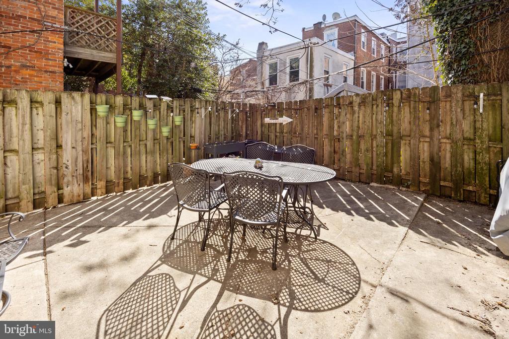 1712 WALLACE STREET 102