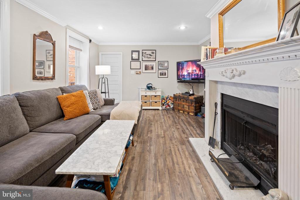 1712 WALLACE STREET 102