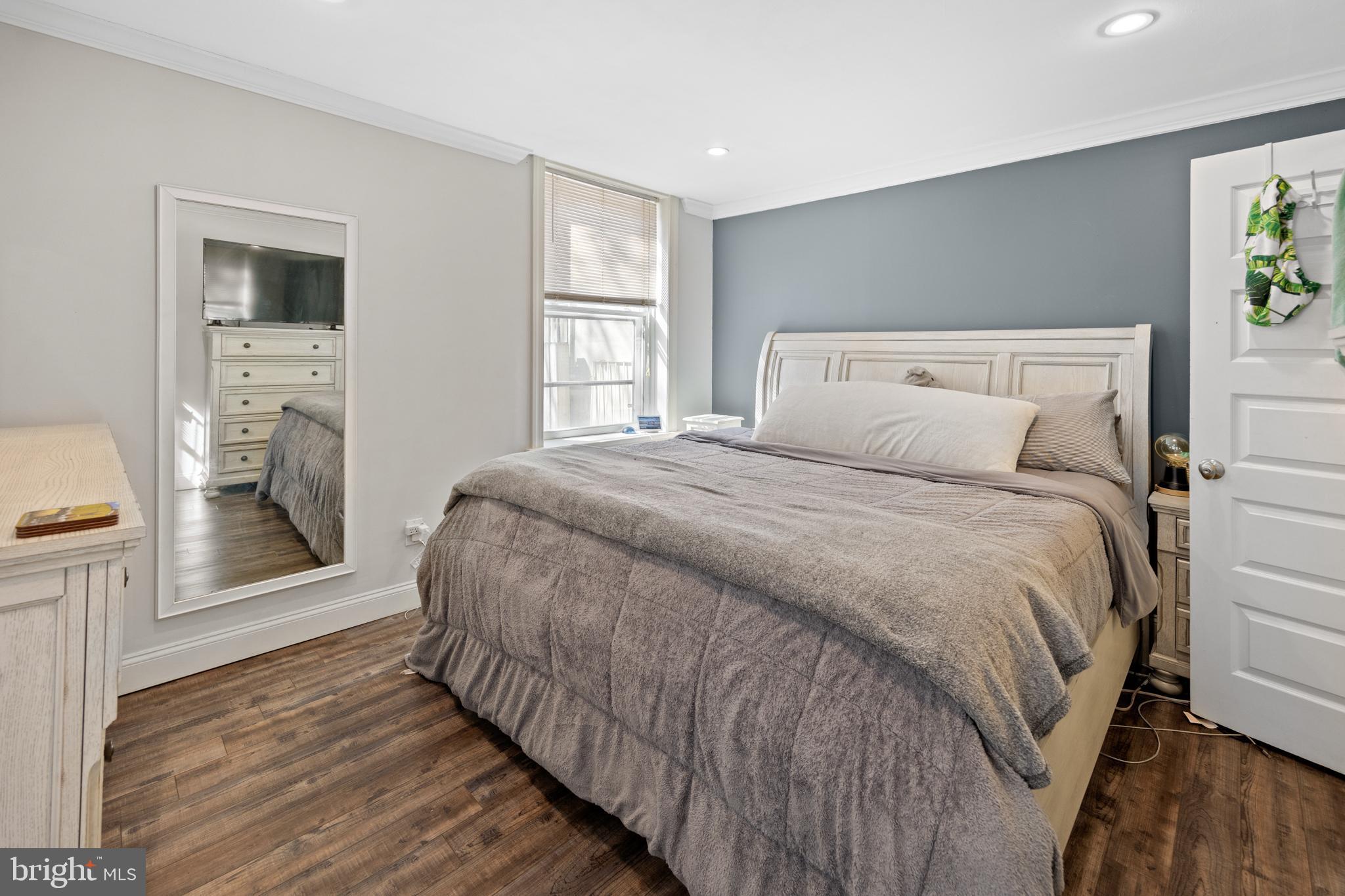 1712 WALLACE STREET 102