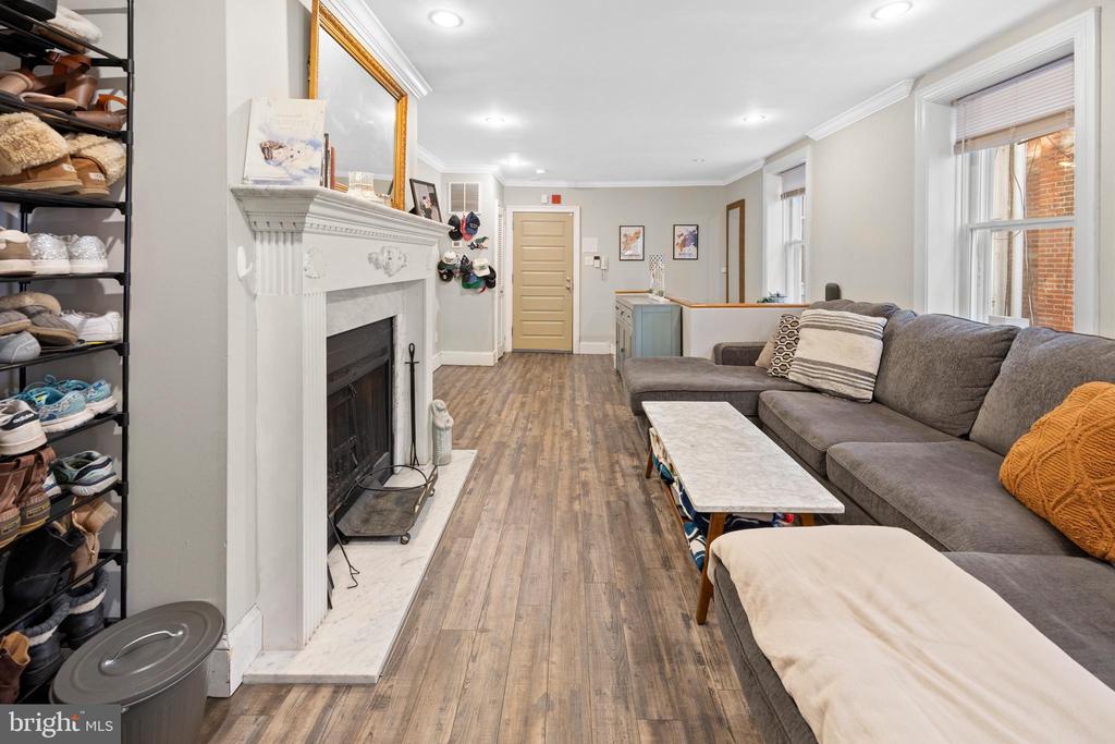 1712 WALLACE STREET 102