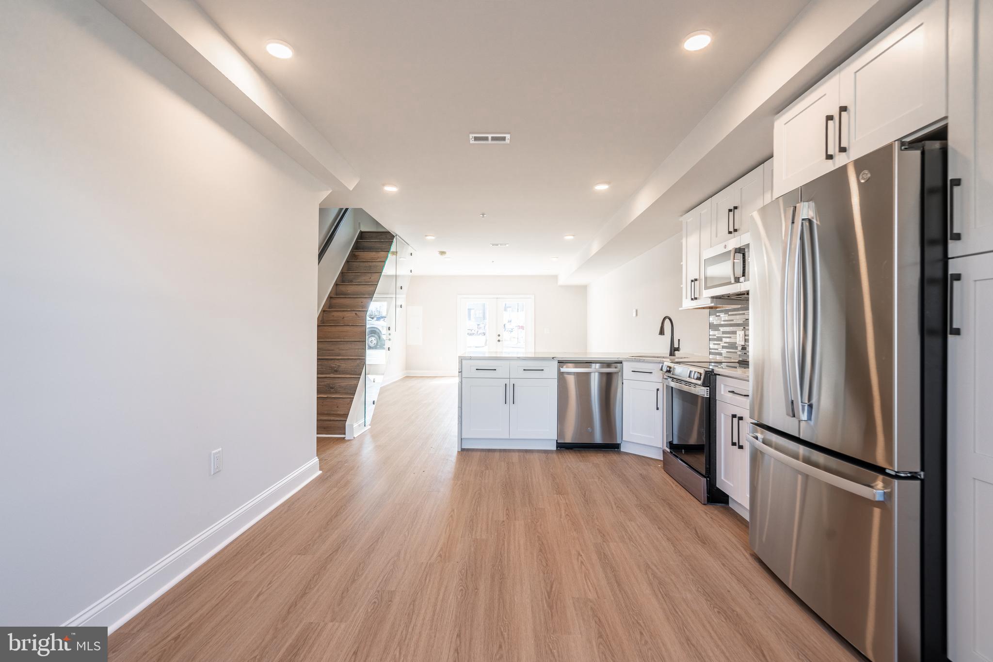 4086 CONSHOHOCKEN AVENUE A11