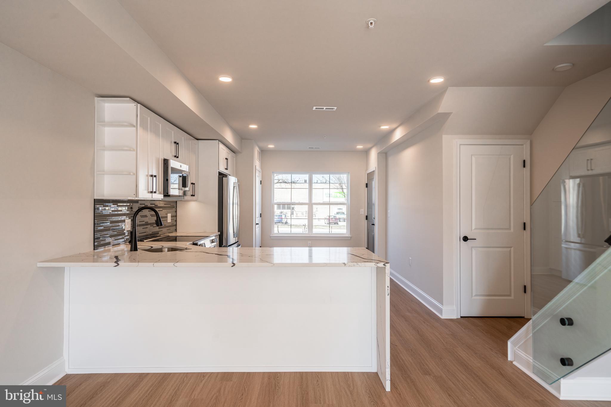 4086 CONSHOHOCKEN AVENUE A11