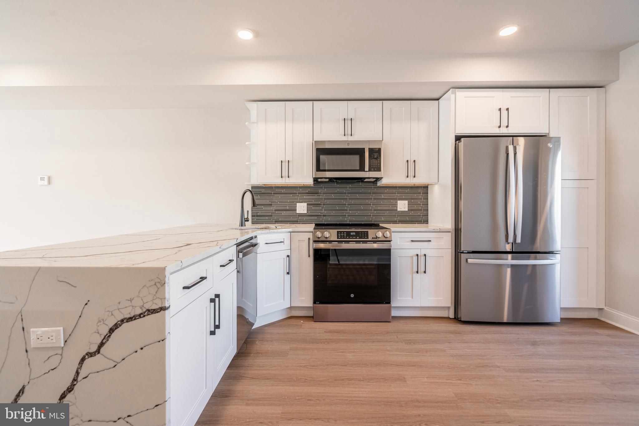 4086 CONSHOHOCKEN AVENUE A11