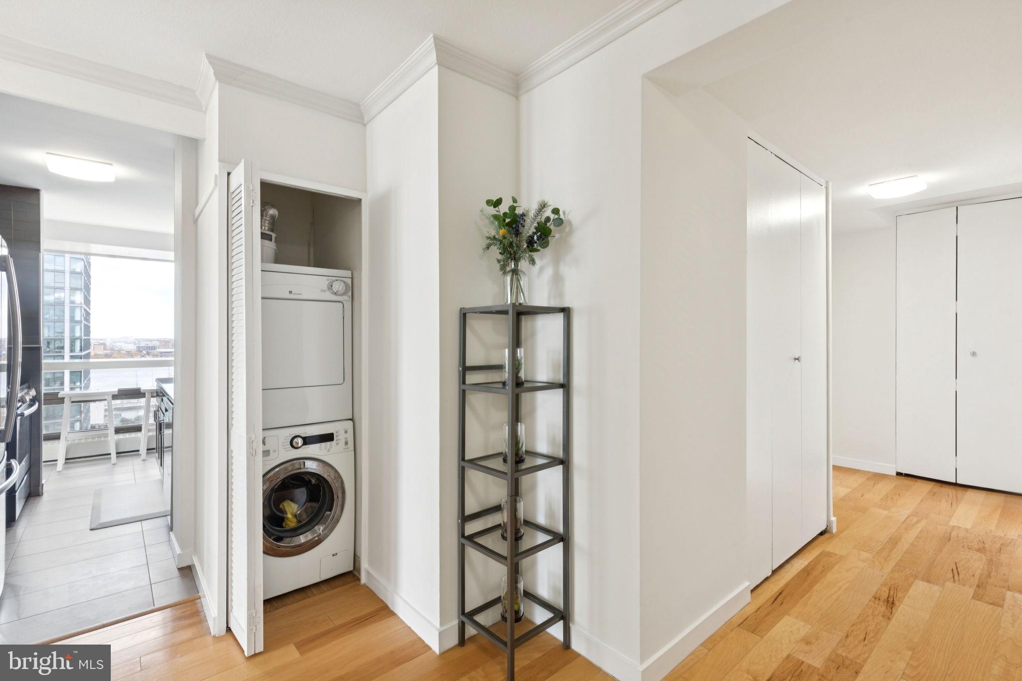 210 LOCUST STREET 15AW