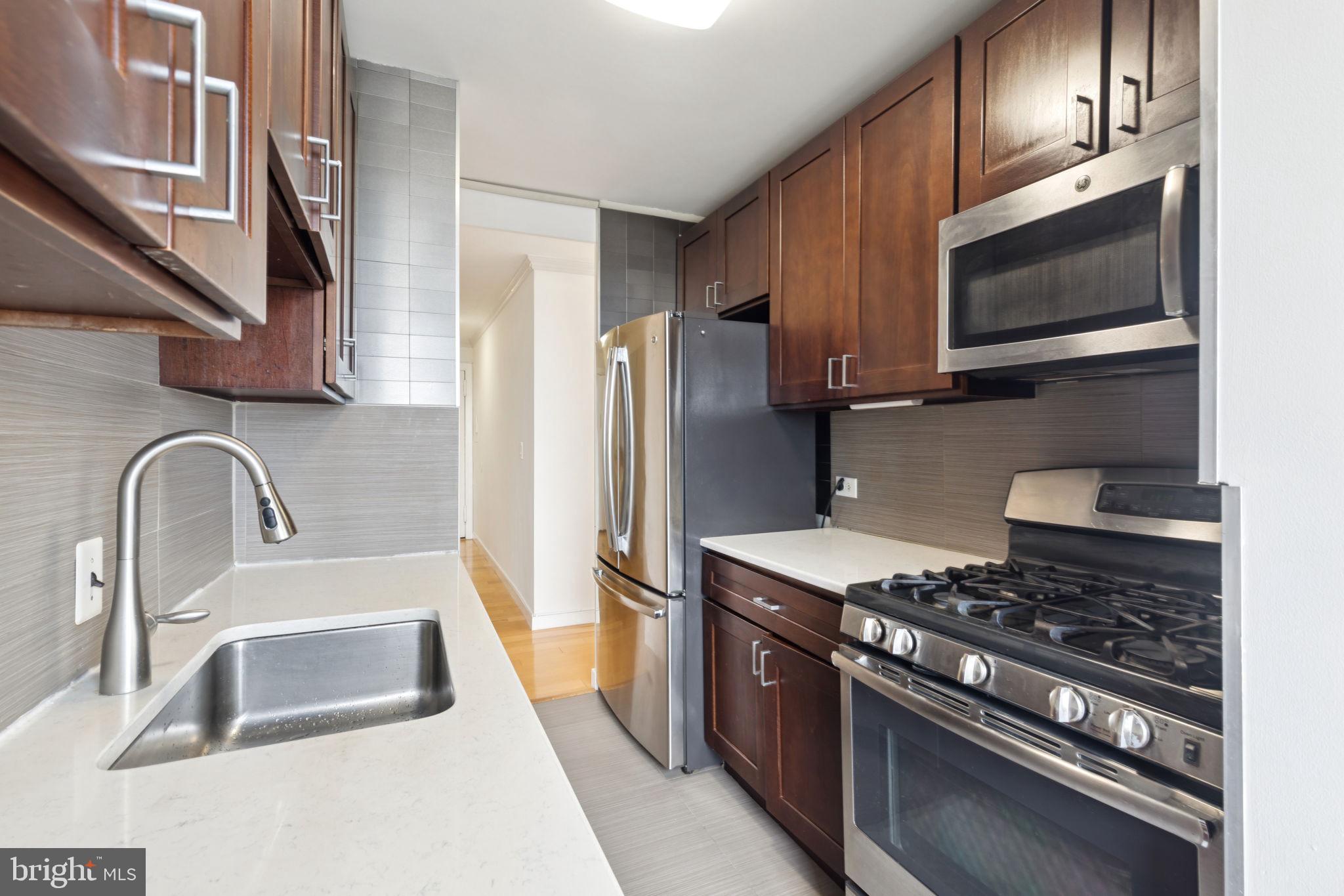 210 LOCUST STREET 15AW