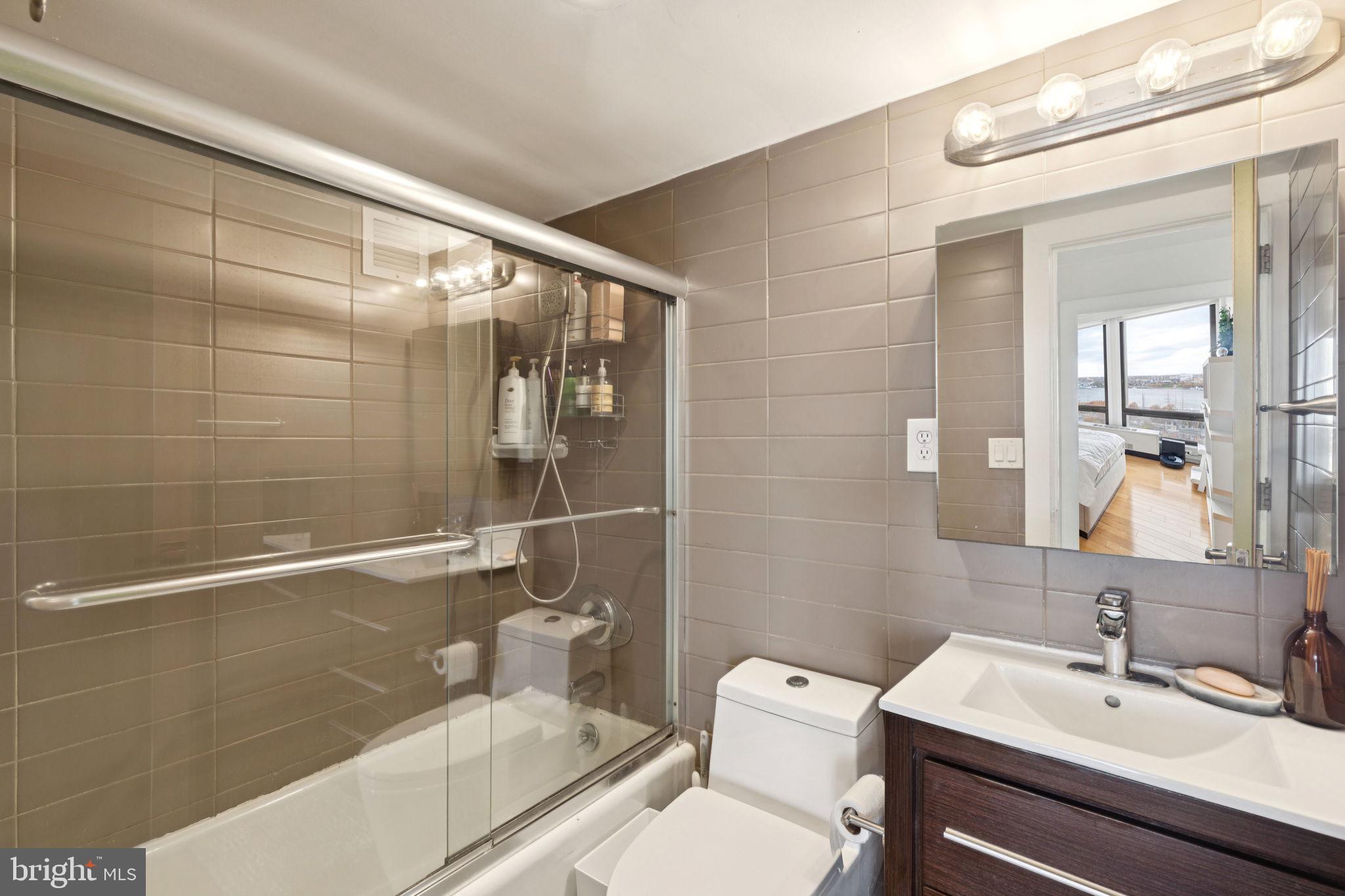 210 LOCUST STREET 15AW