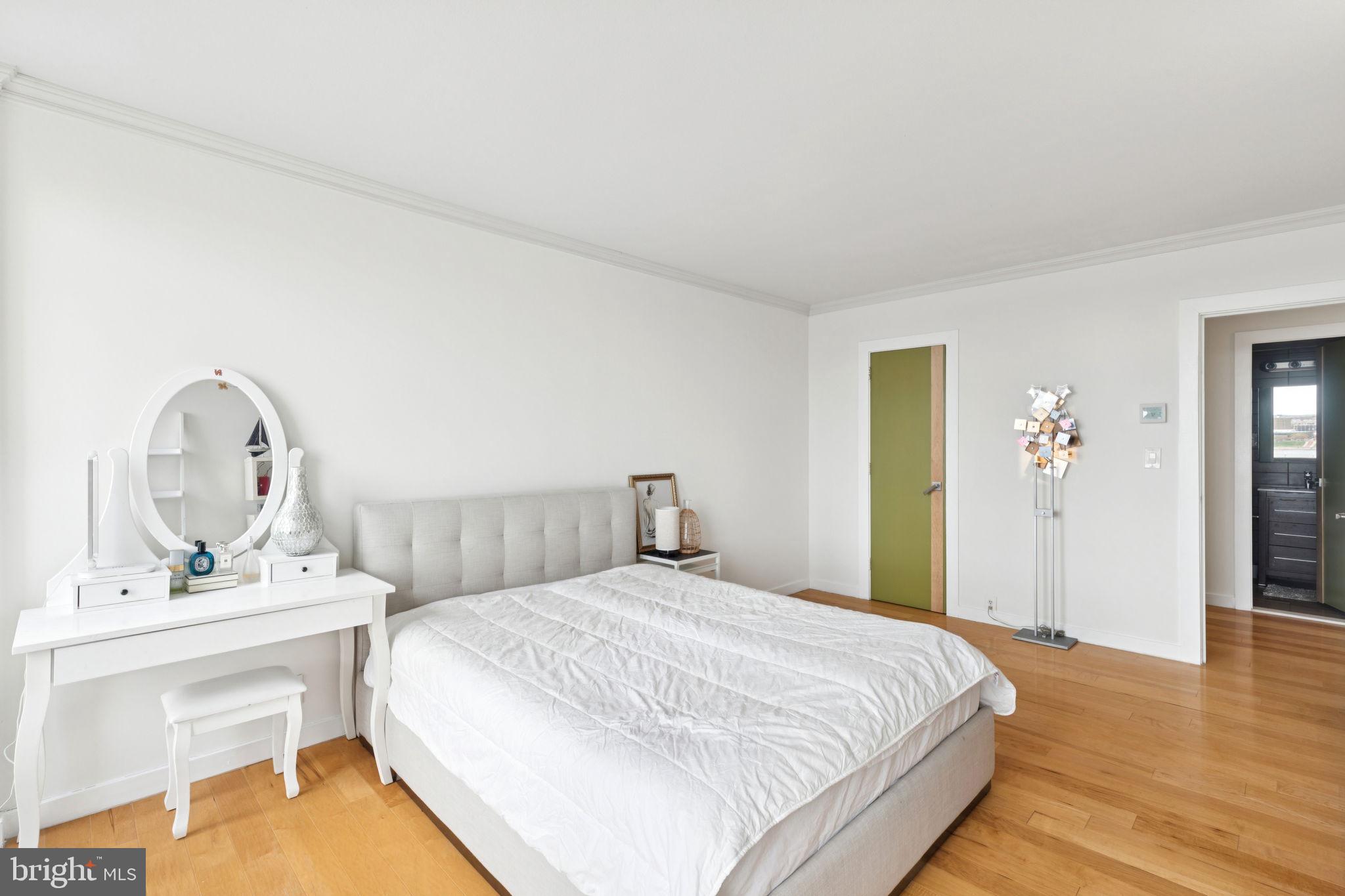 210 LOCUST STREET 15AW