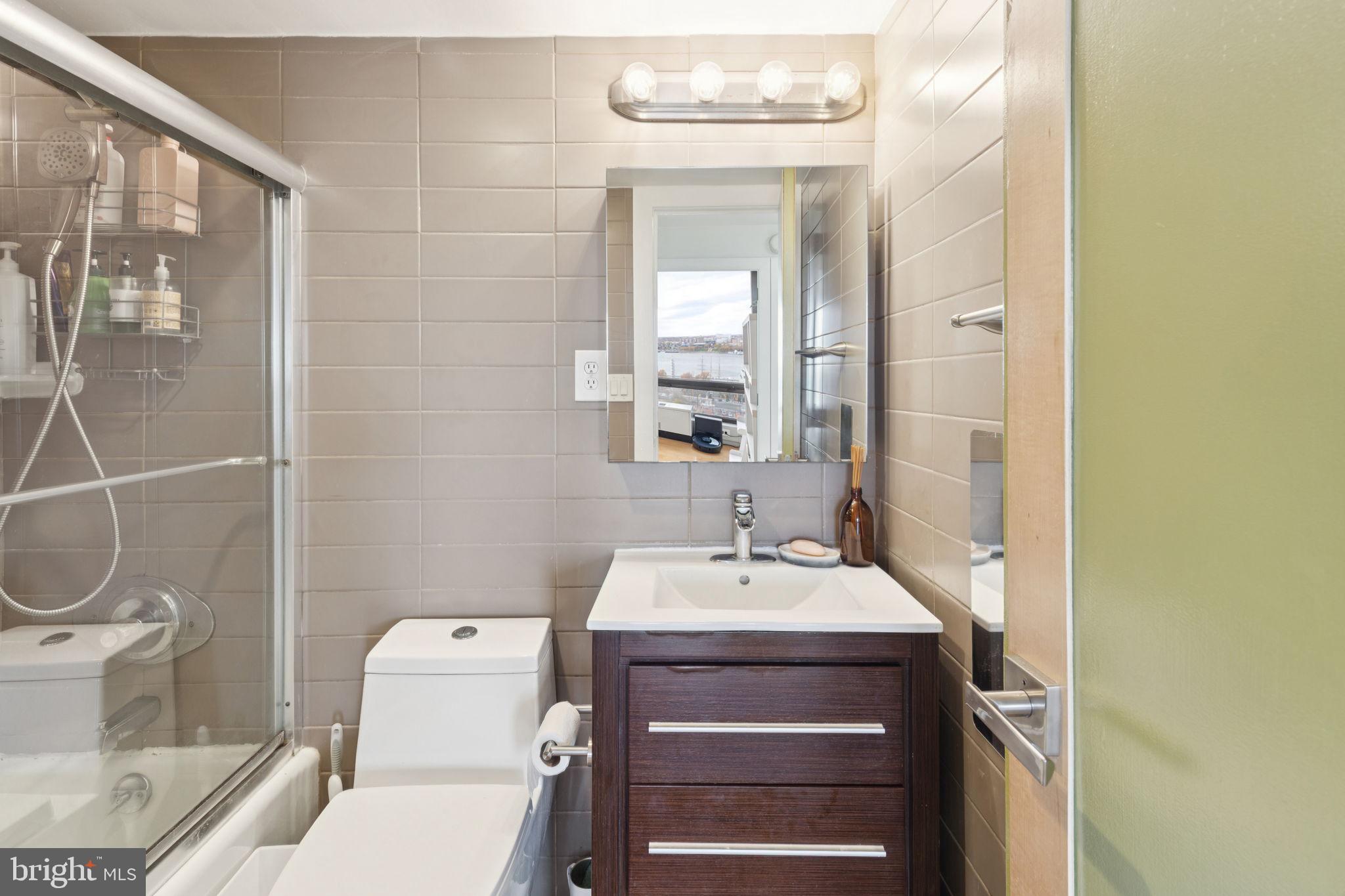 210 LOCUST STREET 15AW