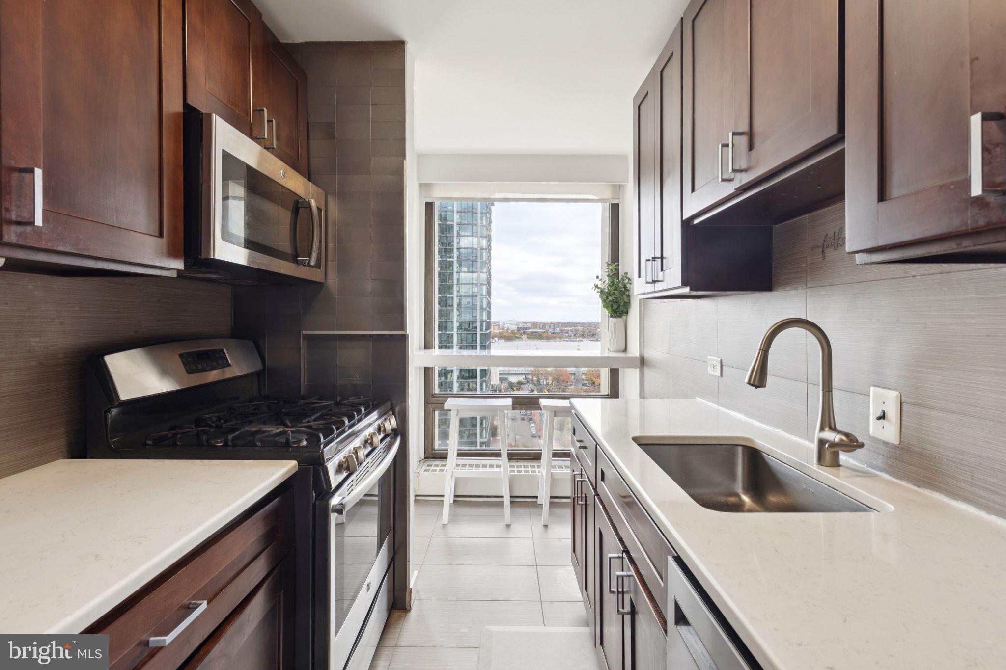 210 LOCUST STREET 15AW