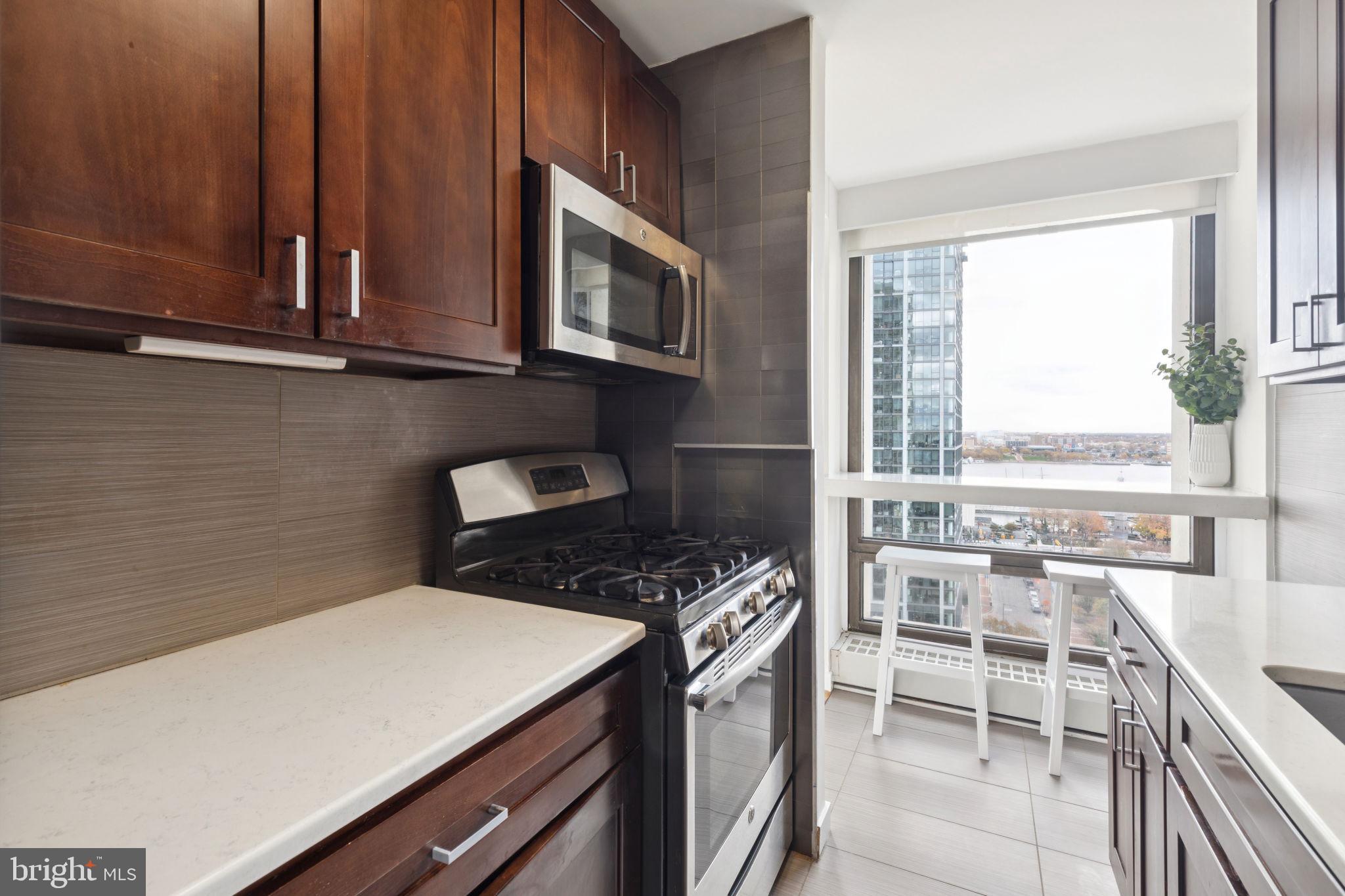 210 LOCUST STREET 15AW